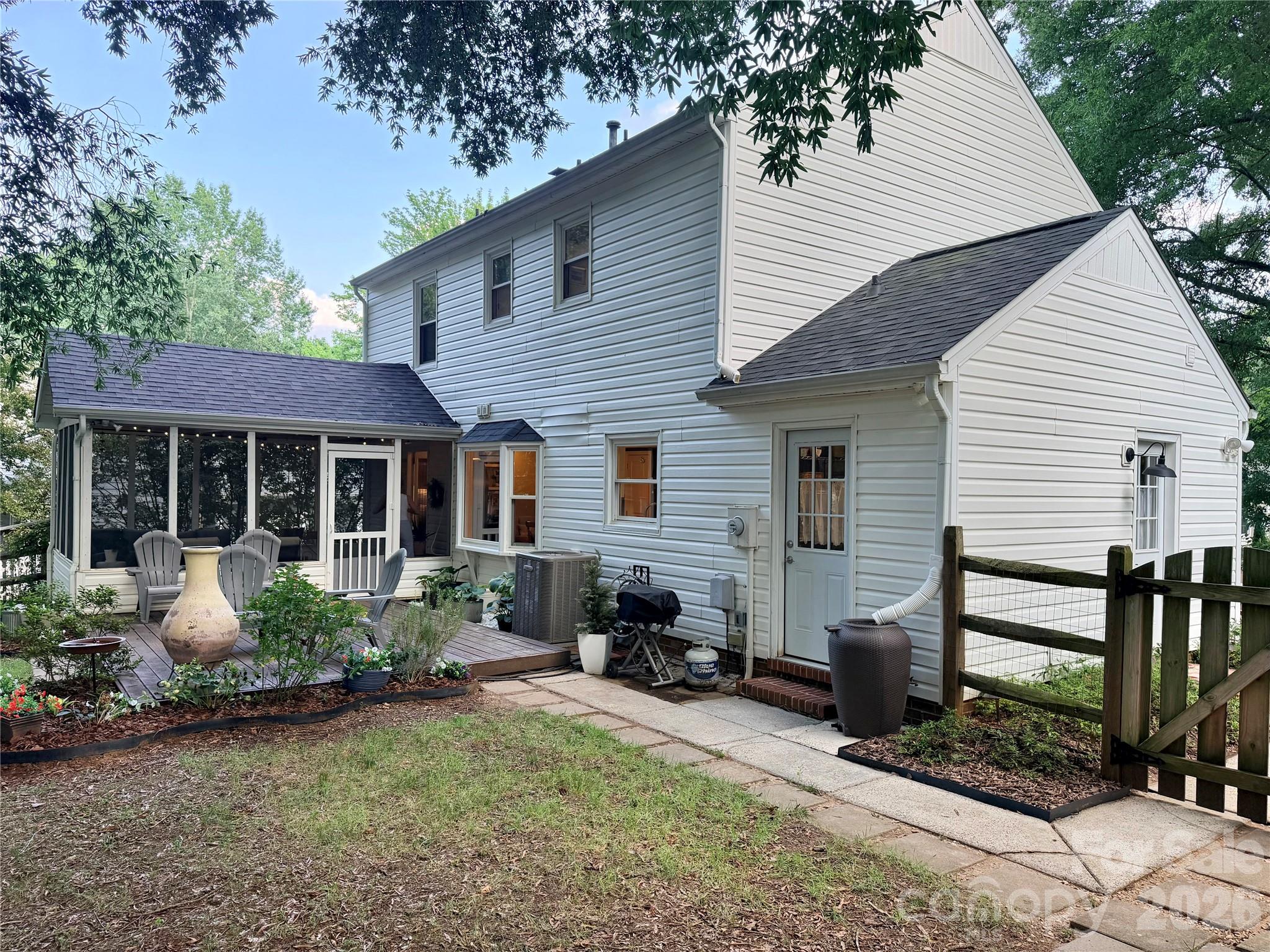 8929 Gamesford Drive Property Photo 4