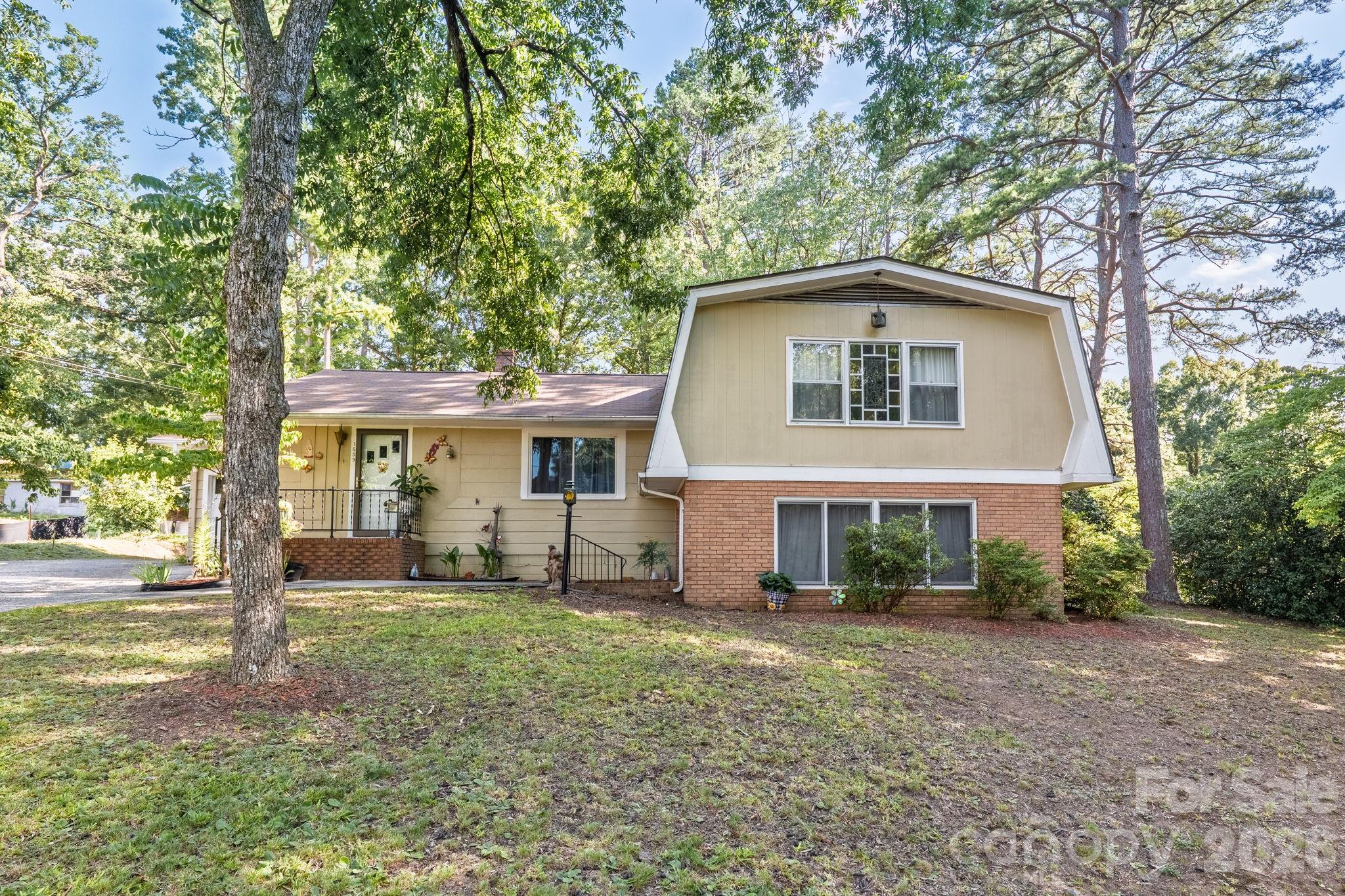 1659 Maple Avenue Property Photo 1