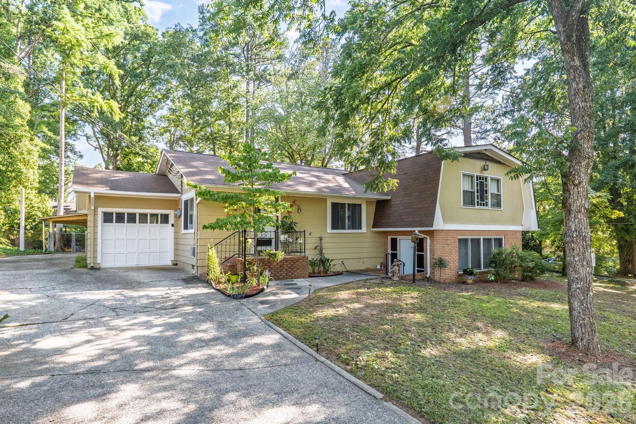 1659 Maple Avenue Property Photo 3