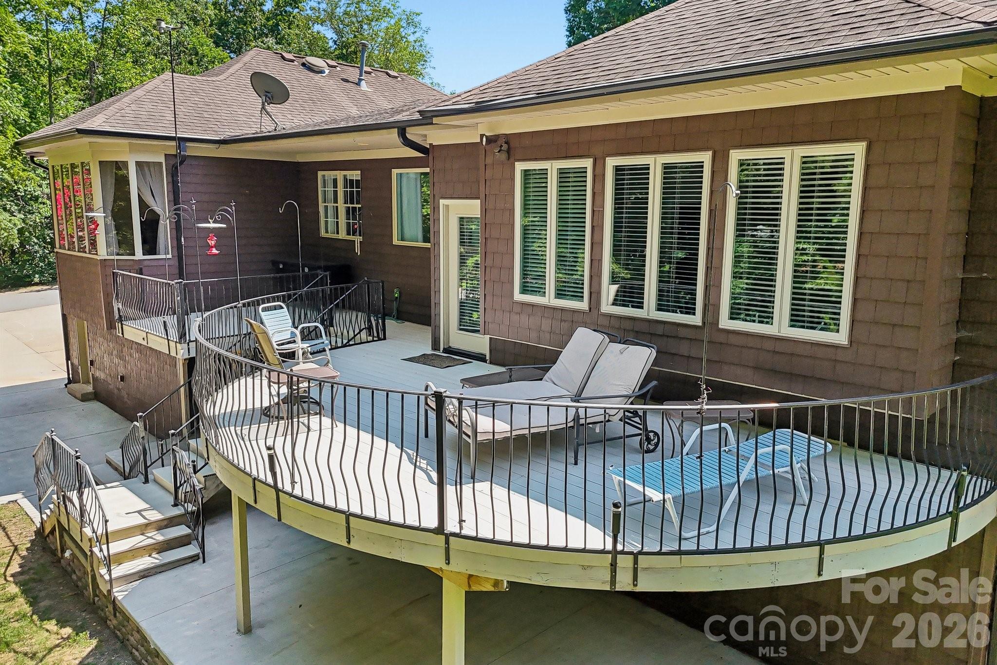 8463 Plantation Way Property Photo 2