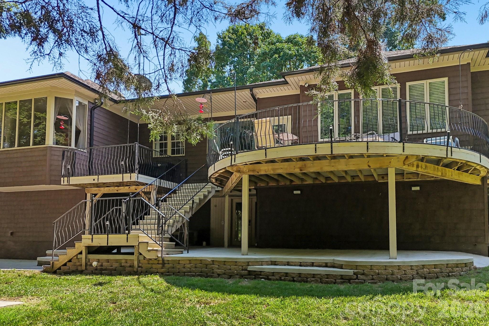 8463 Plantation Way Property Photo 3