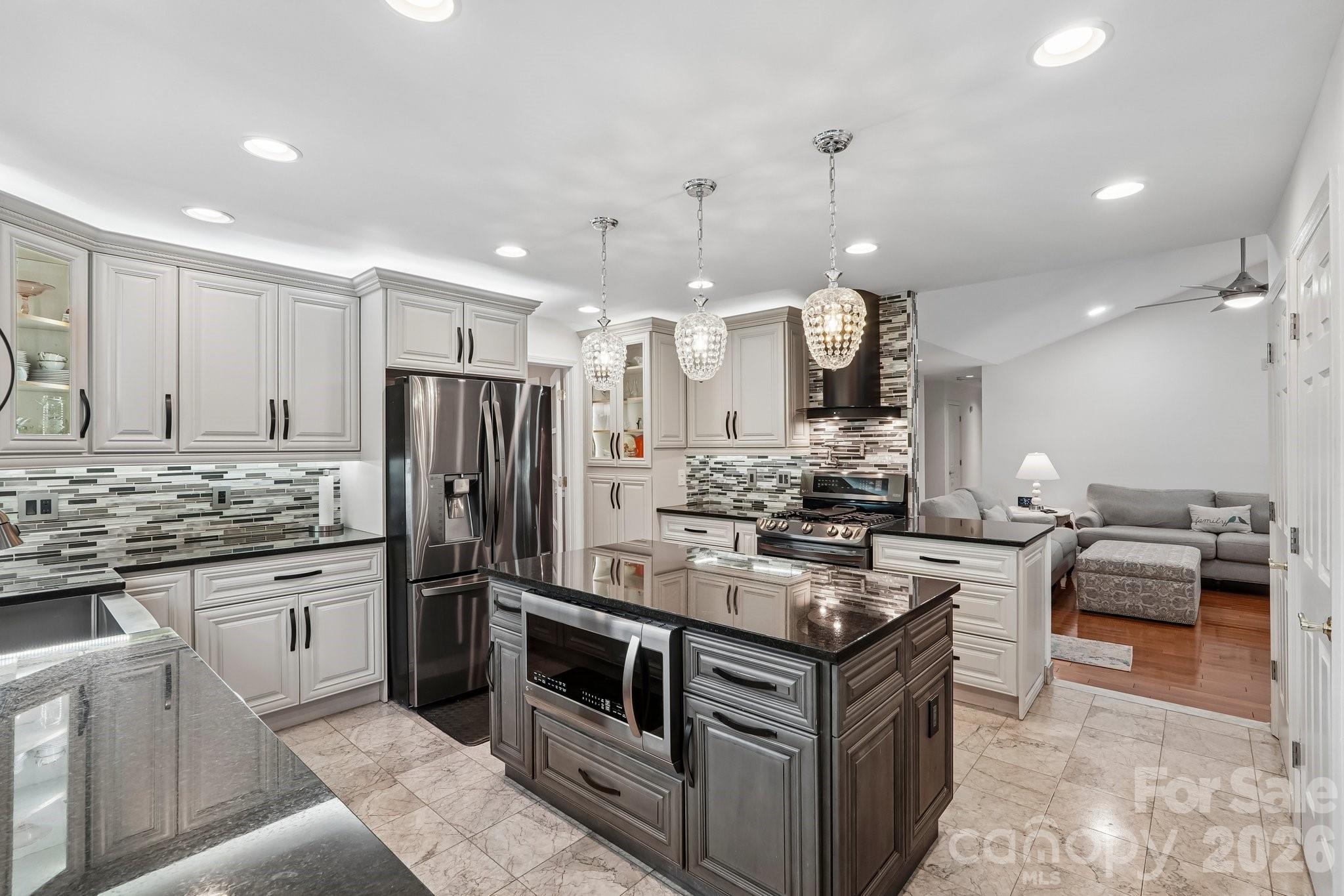 8463 Plantation Way Property Photo 10