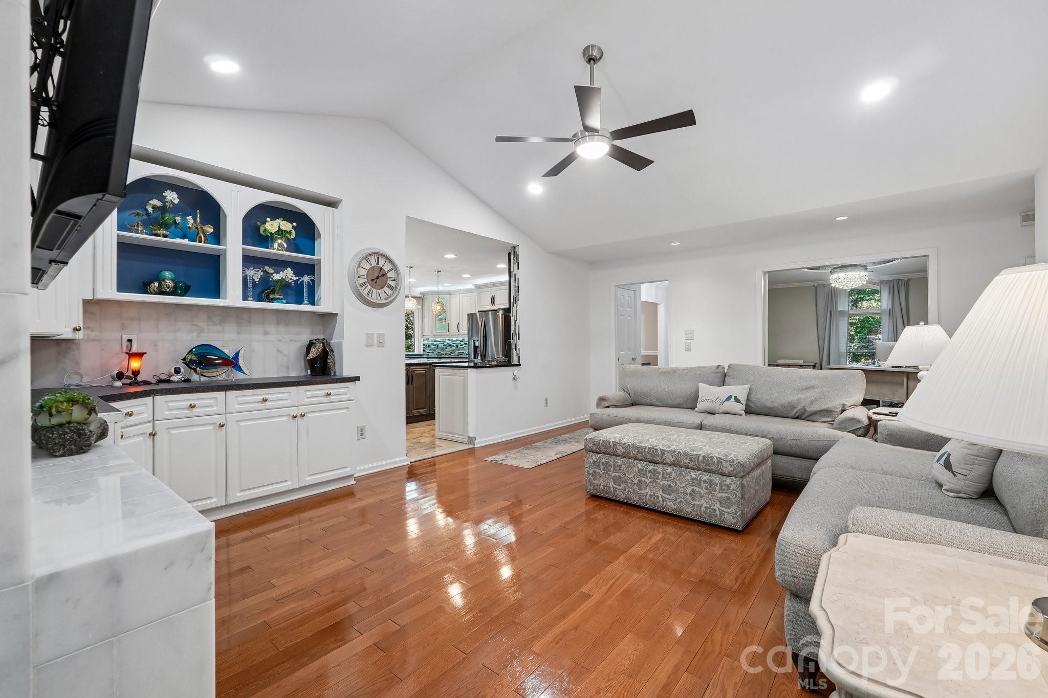 8463 Plantation Way Property Photo 12