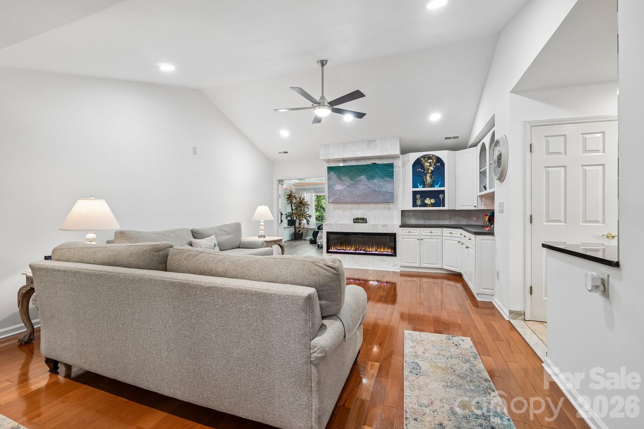 8463 Plantation Way Property Photo 13
