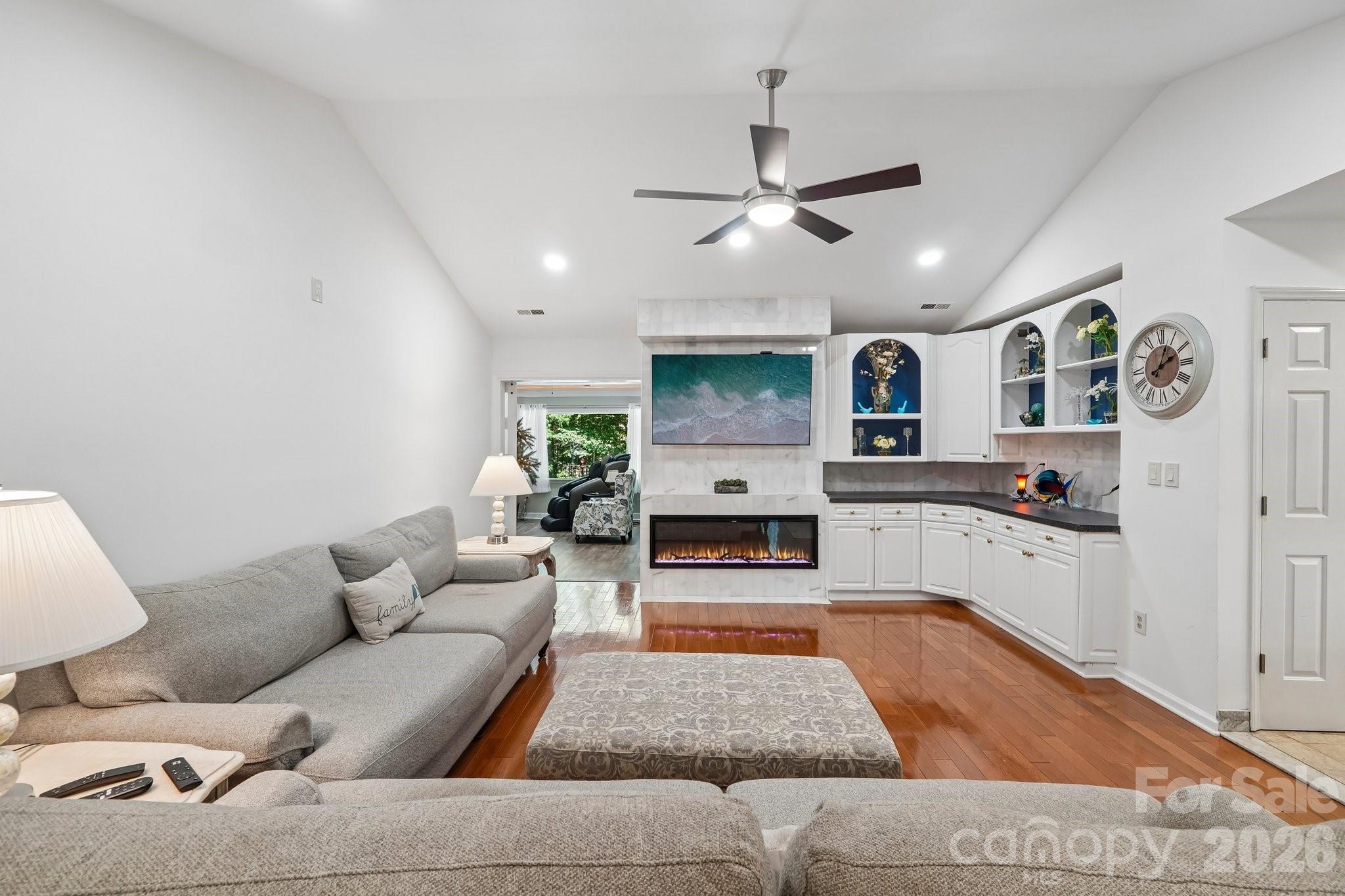 8463 Plantation Way Property Photo 15