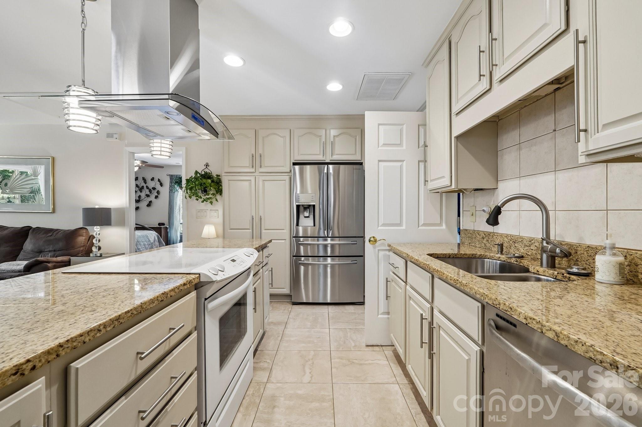 8463 Plantation Way Property Photo 25
