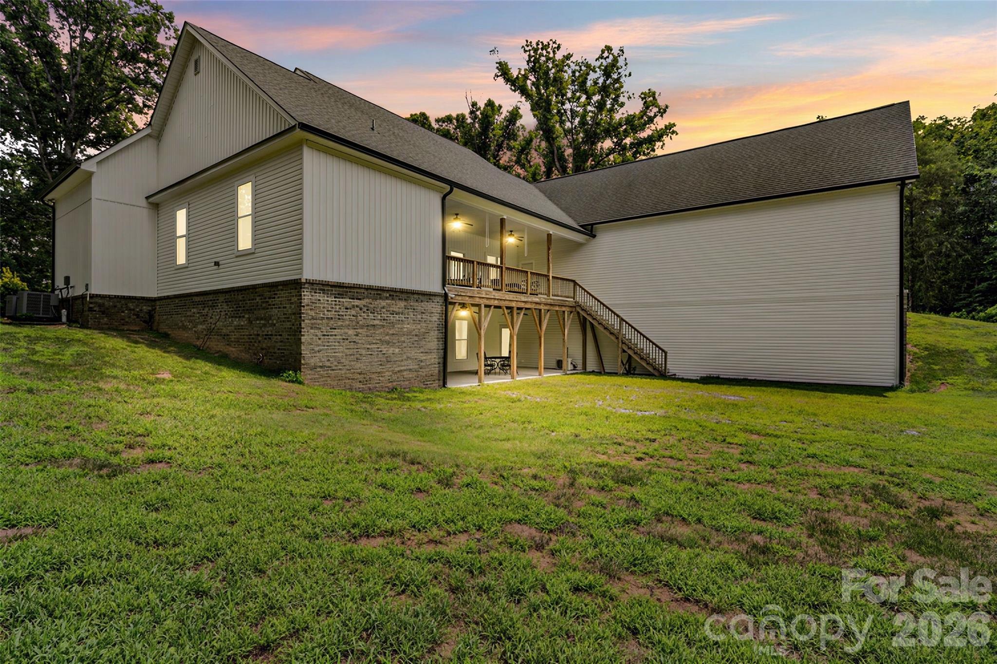 1421 Hamilton Crossroads Road Property Photo 2