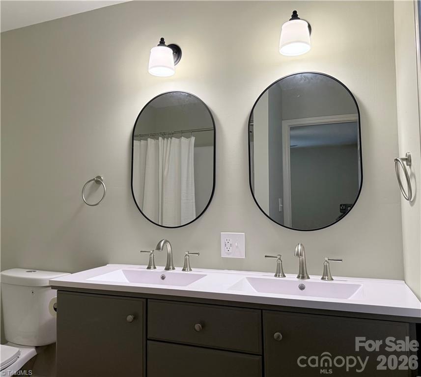 323 Western Boulevard Property Photo 15