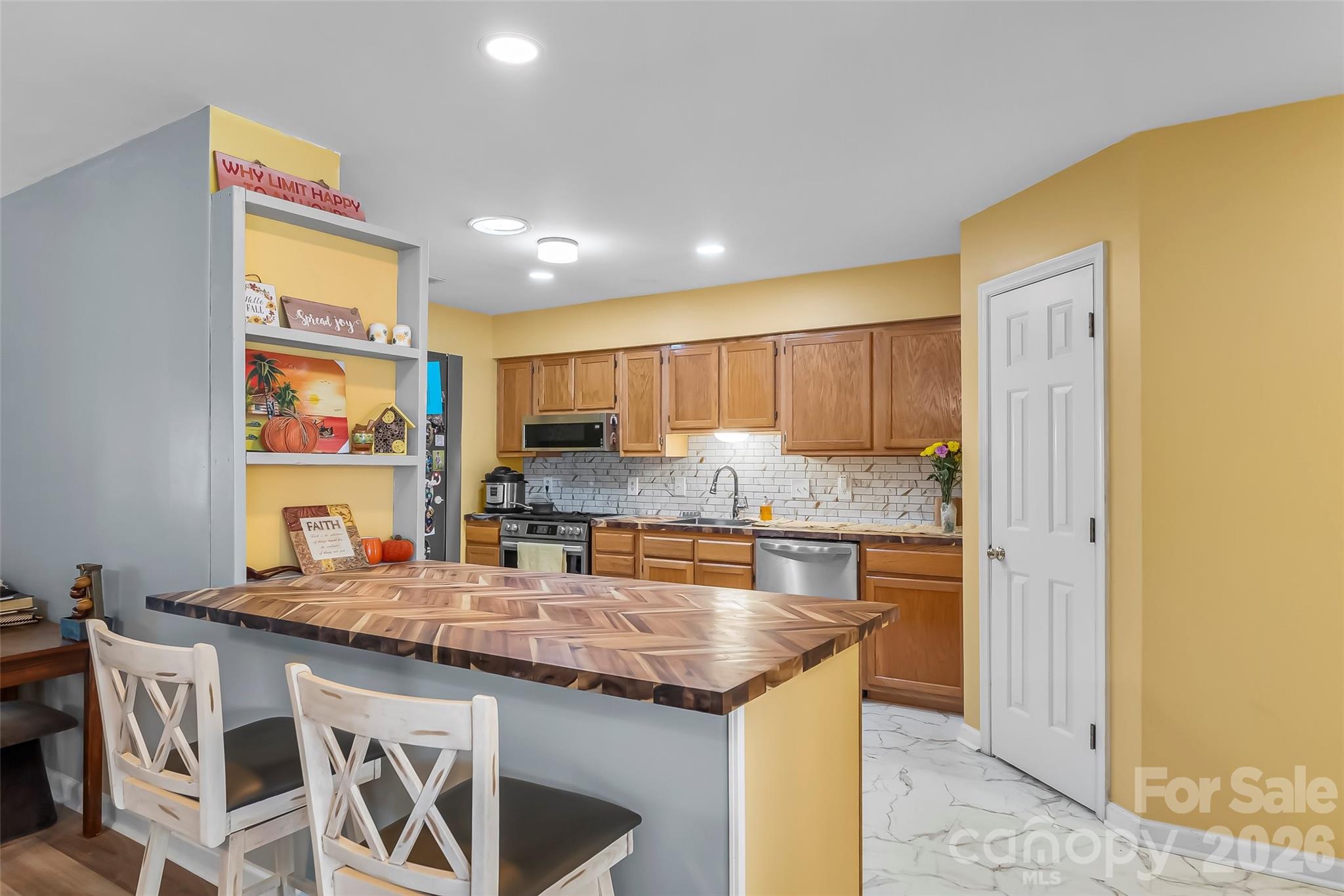 141 Derbyshire Drive Property Photo 2
