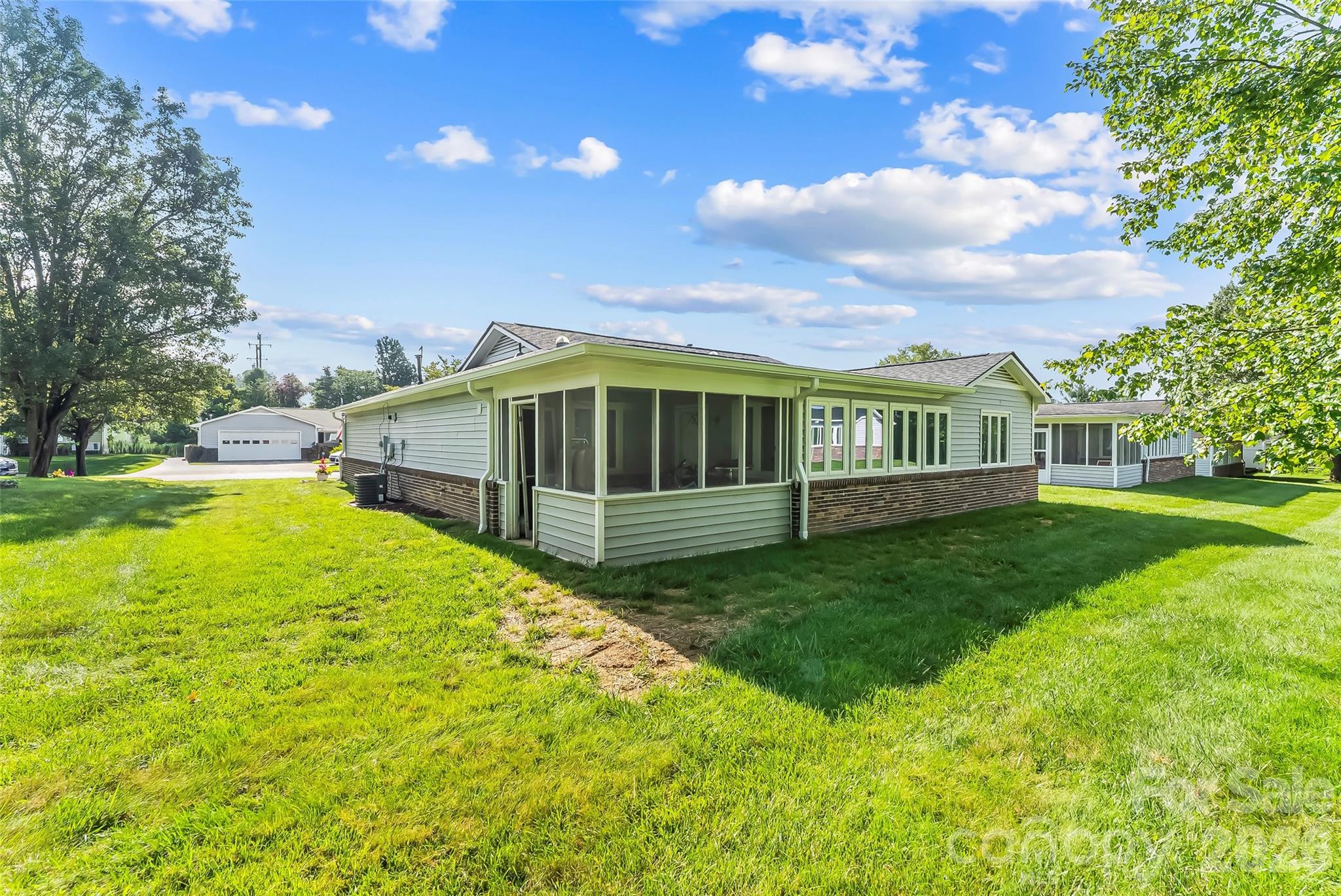 141 Derbyshire Drive Property Photo 13