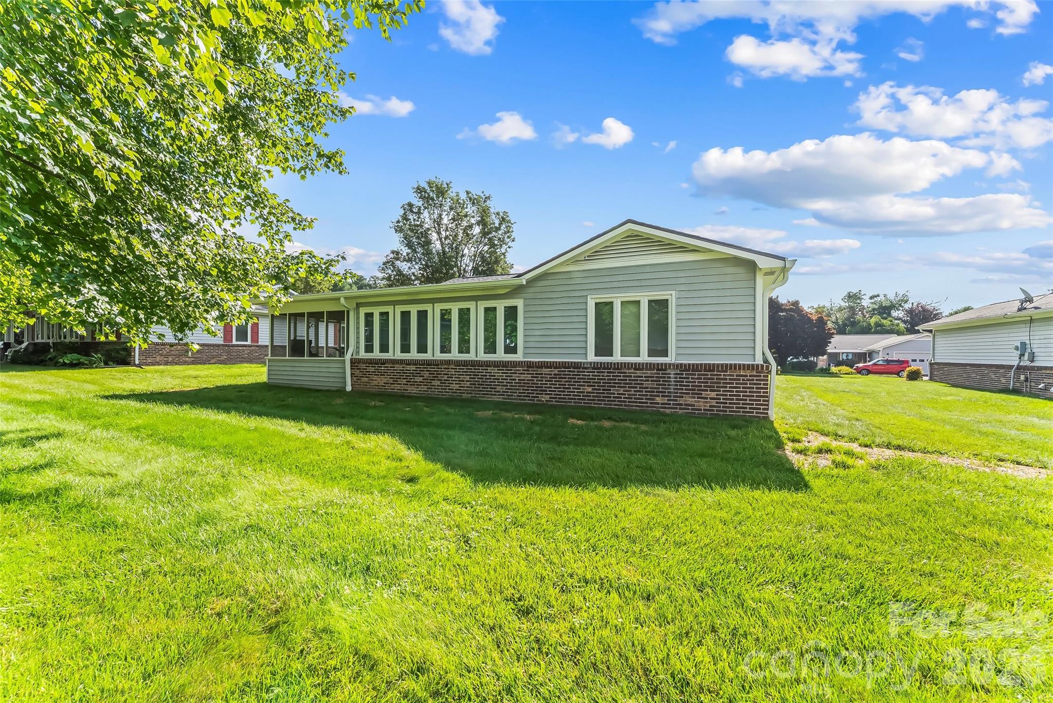 141 Derbyshire Drive Property Photo 14