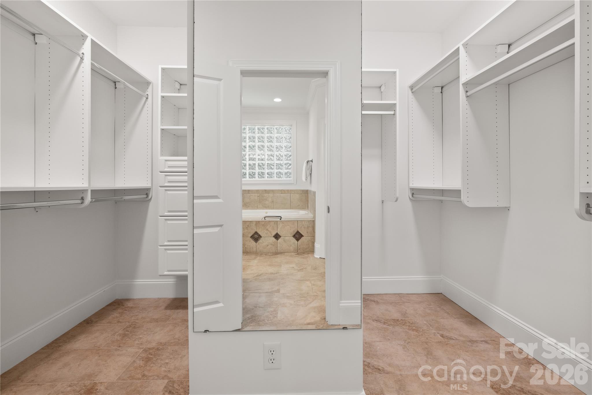 868 Savile Lane Property Photo 23