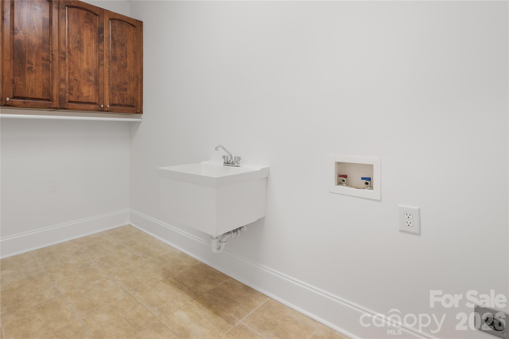 868 Savile Lane Property Photo 27
