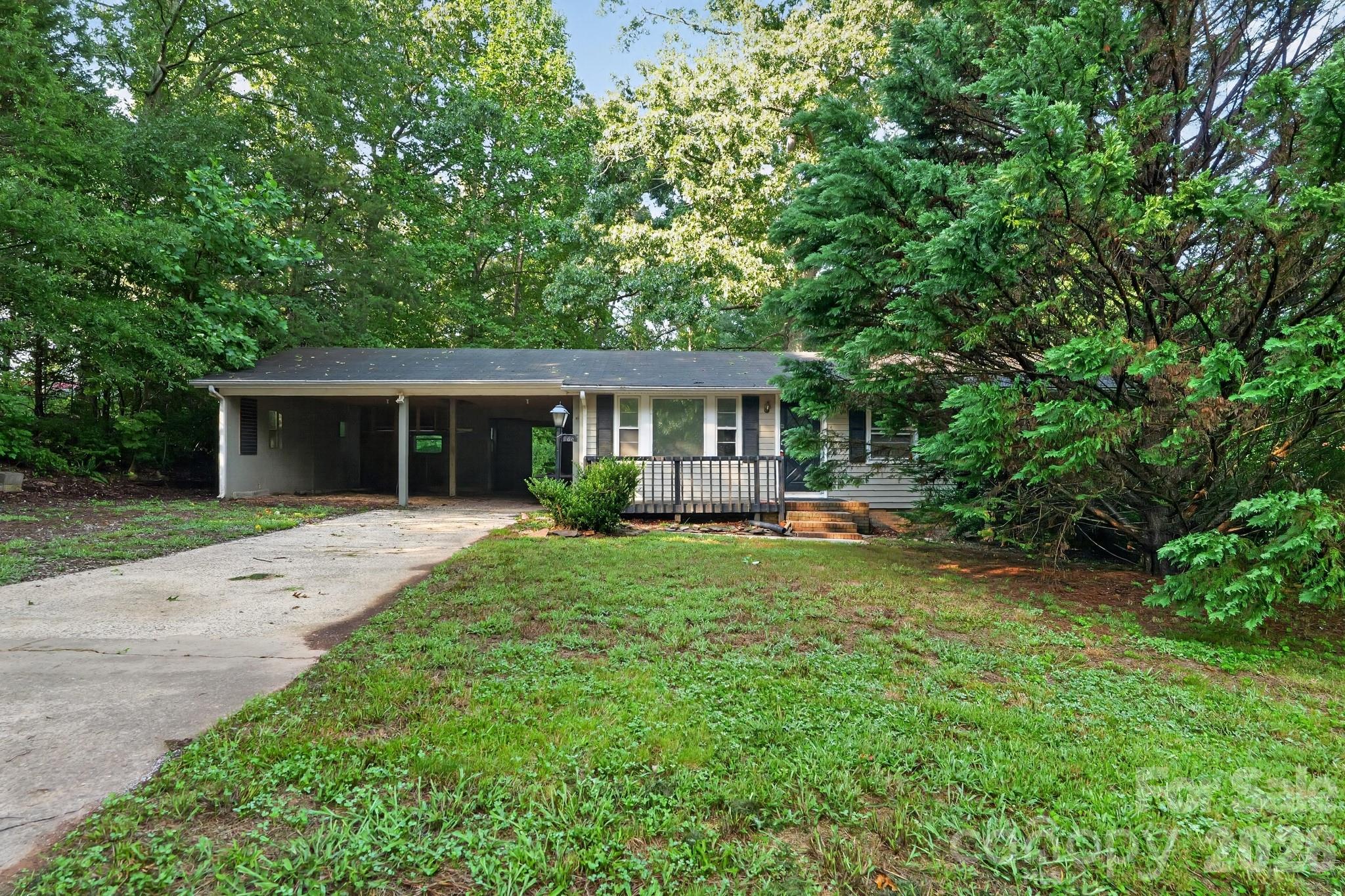 607 Texas Trail Property Photo 2