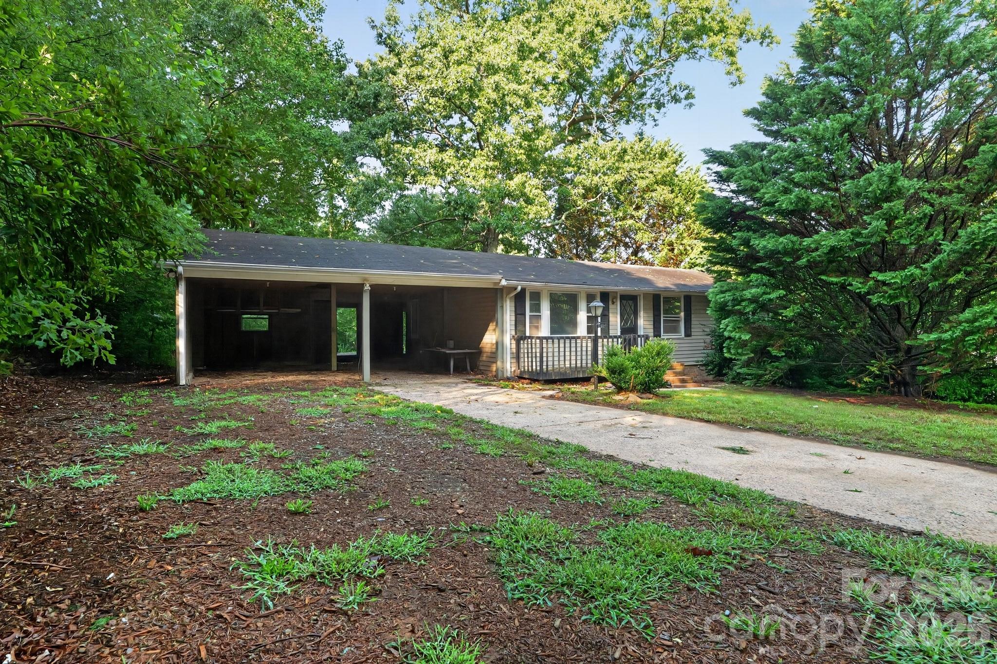 607 Texas Trail Property Photo 3
