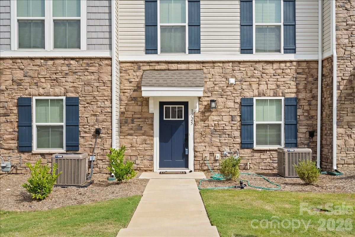 1725 Aspire Street Property Photo 2