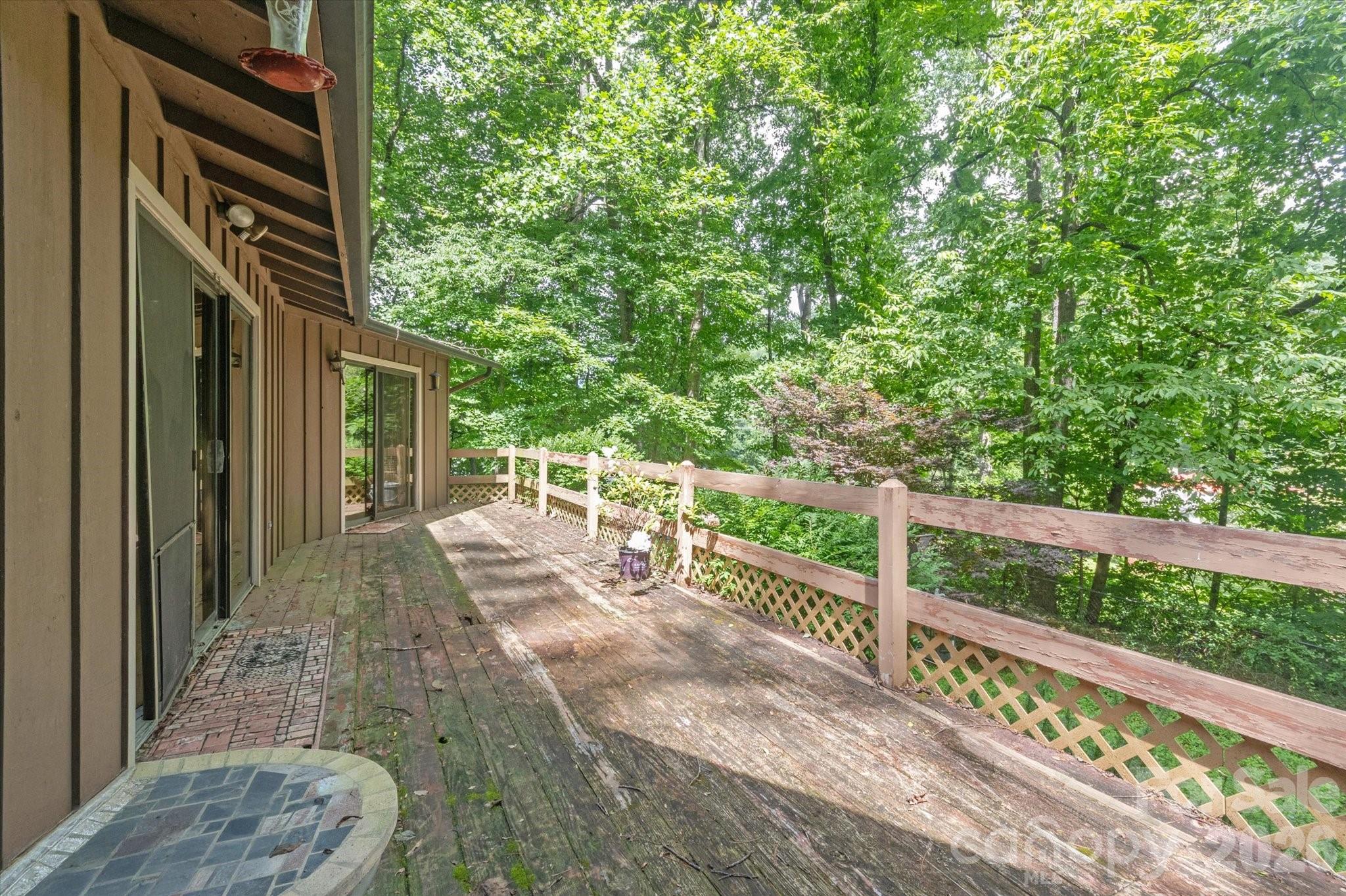 188 Woodfern Drive 11 Property Photo 16