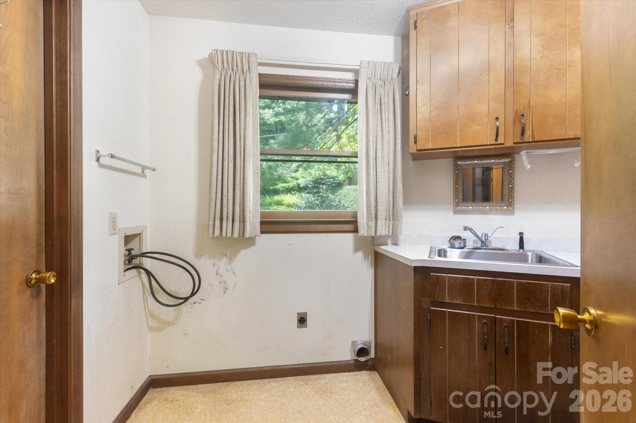 188 Woodfern Drive 11 Property Photo 17