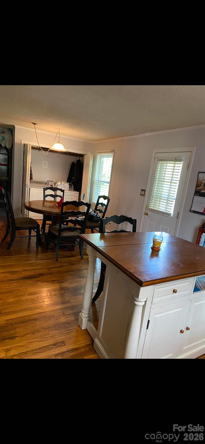 10226 Harwood Lane Property Photo 6