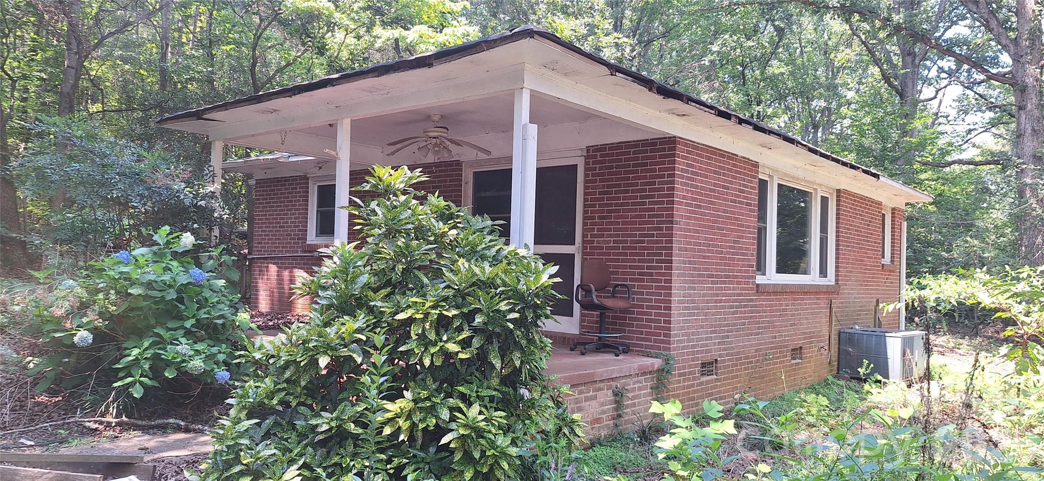 1036 Curve View Road Property Photo 1