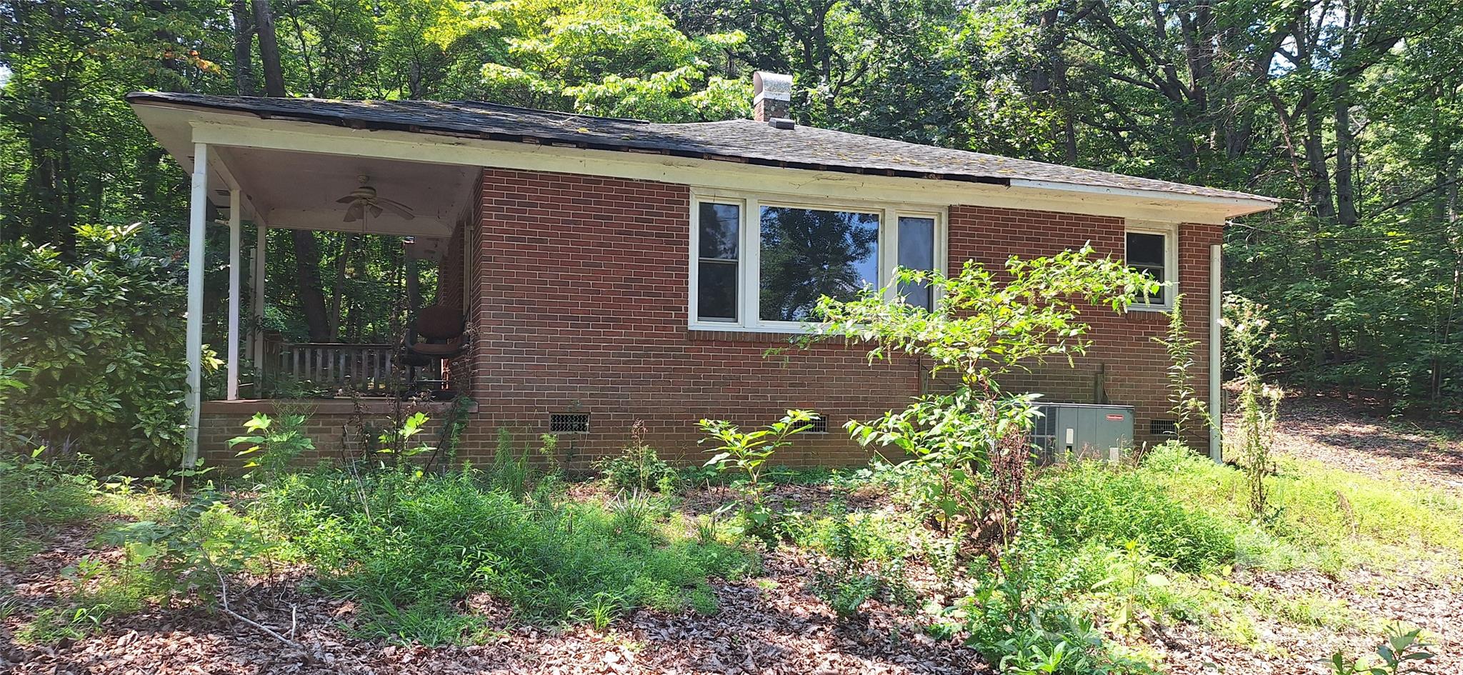 1036 Curve View Road Property Photo 2