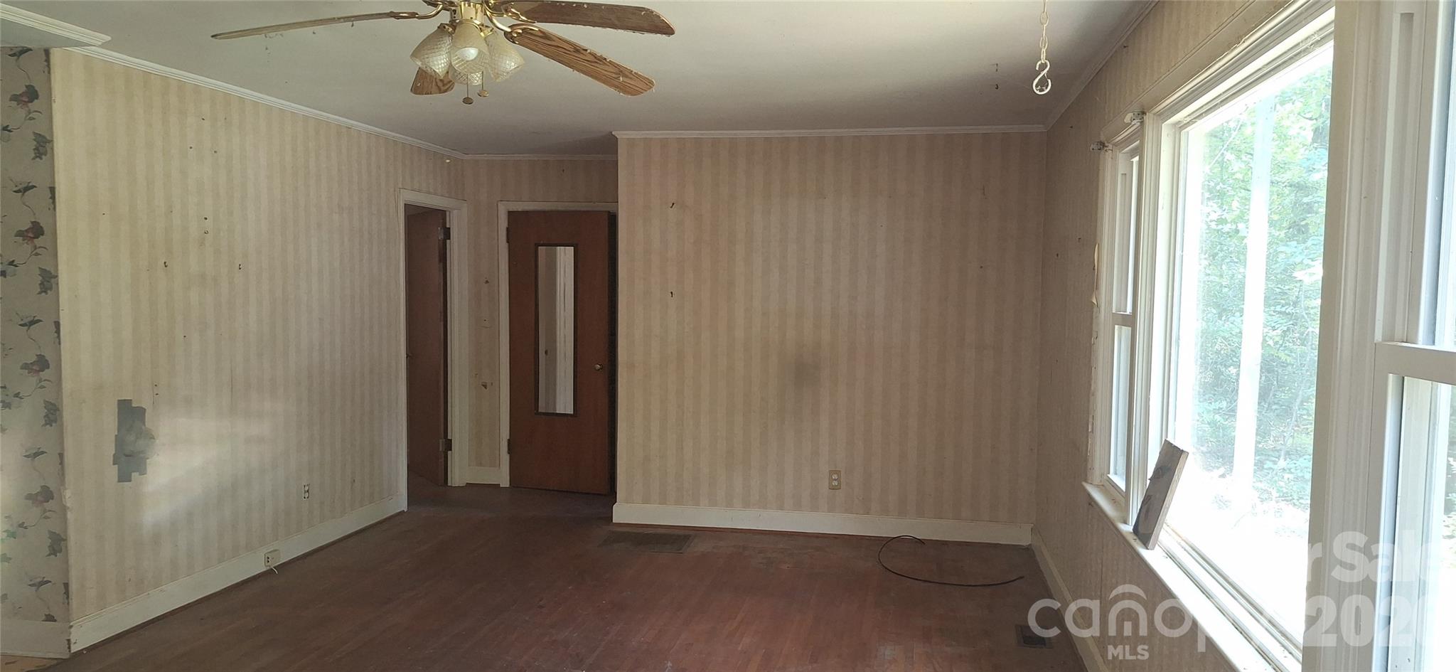 1036 Curve View Road Property Photo 10