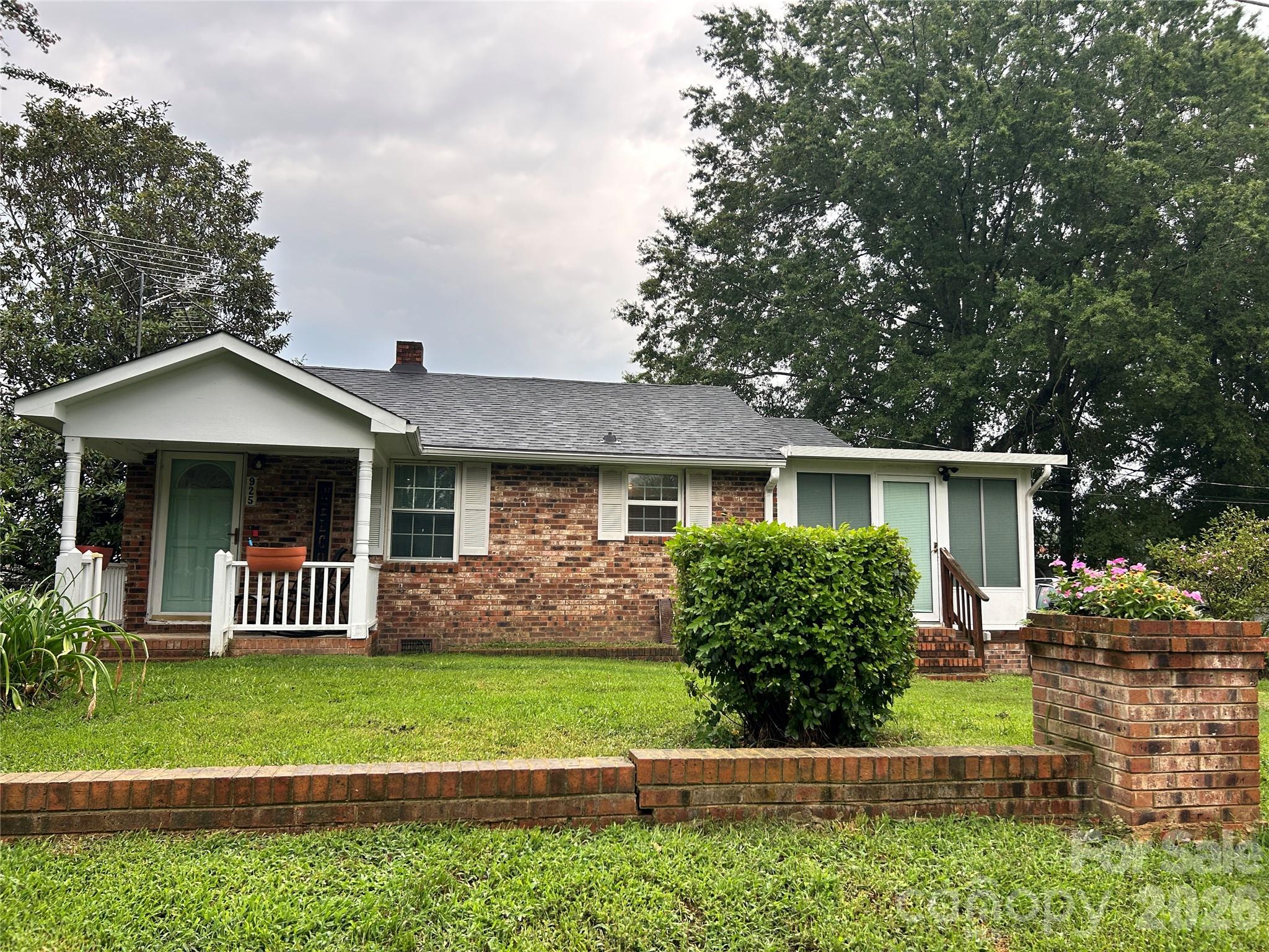 925 S Austin Road Property Photo 2