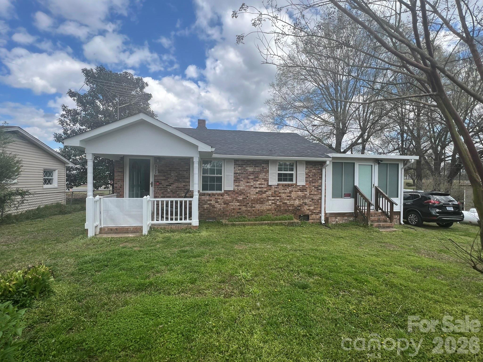 925 S Austin Road Property Photo 3
