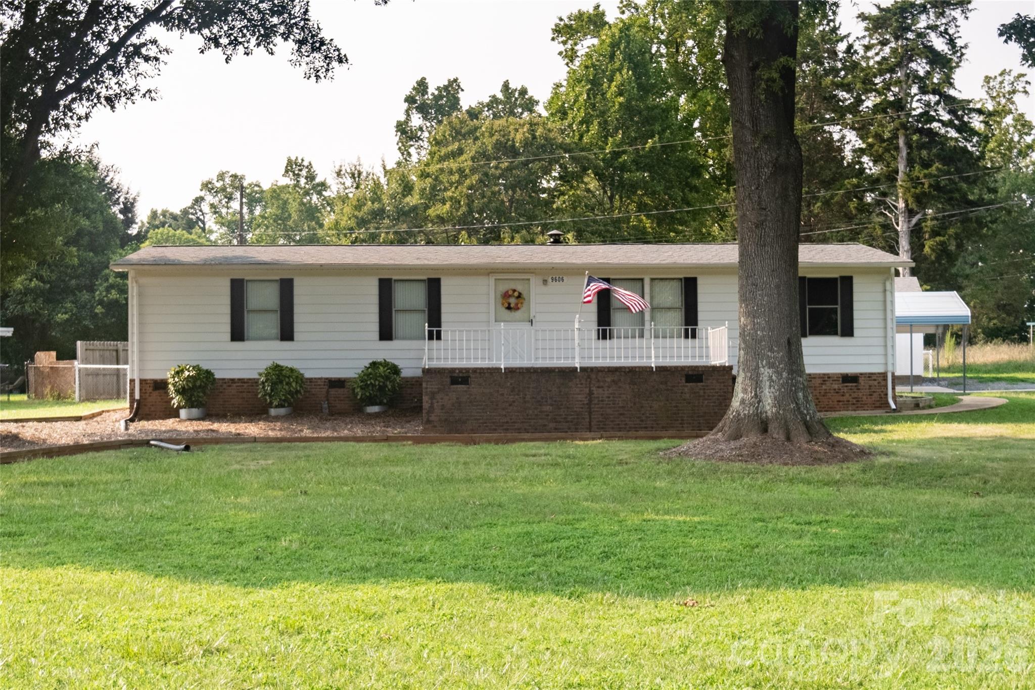 9606 Walkers Ferry Road Property Photo 1