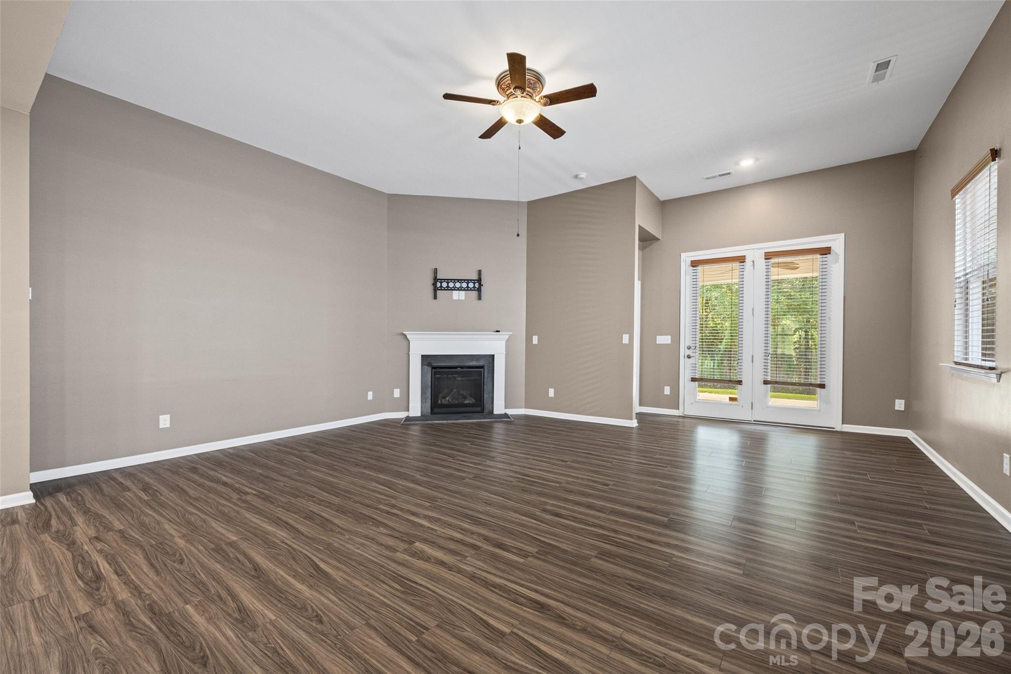596 Rustlewood Way 16 Property Photo 8