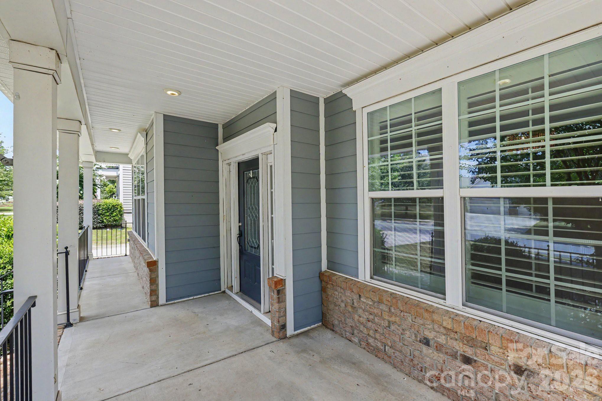 487 Moses Drive Property Photo 4