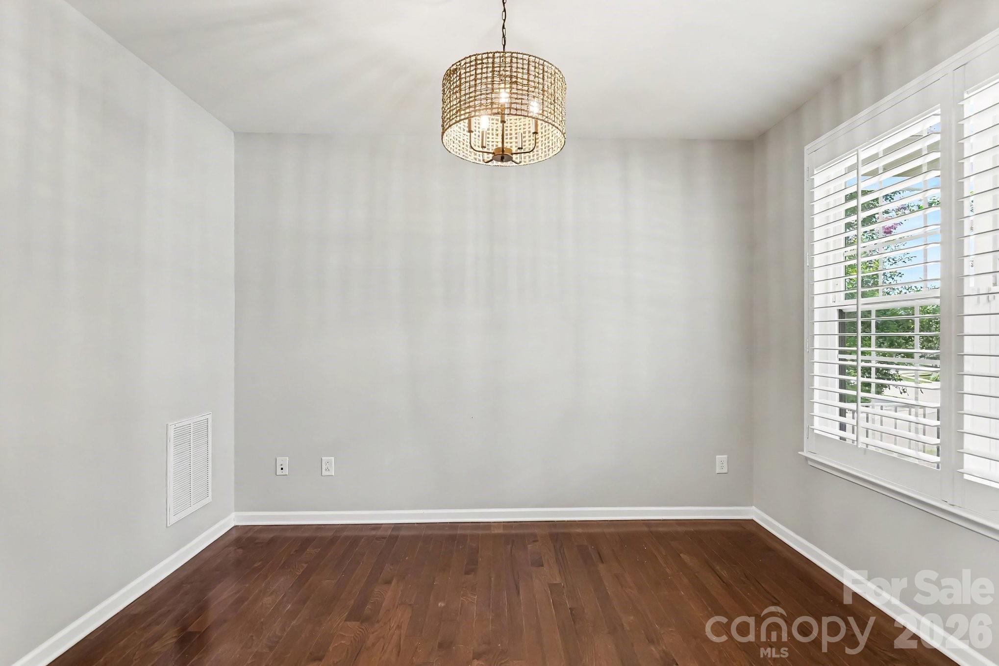 487 Moses Drive Property Photo 7