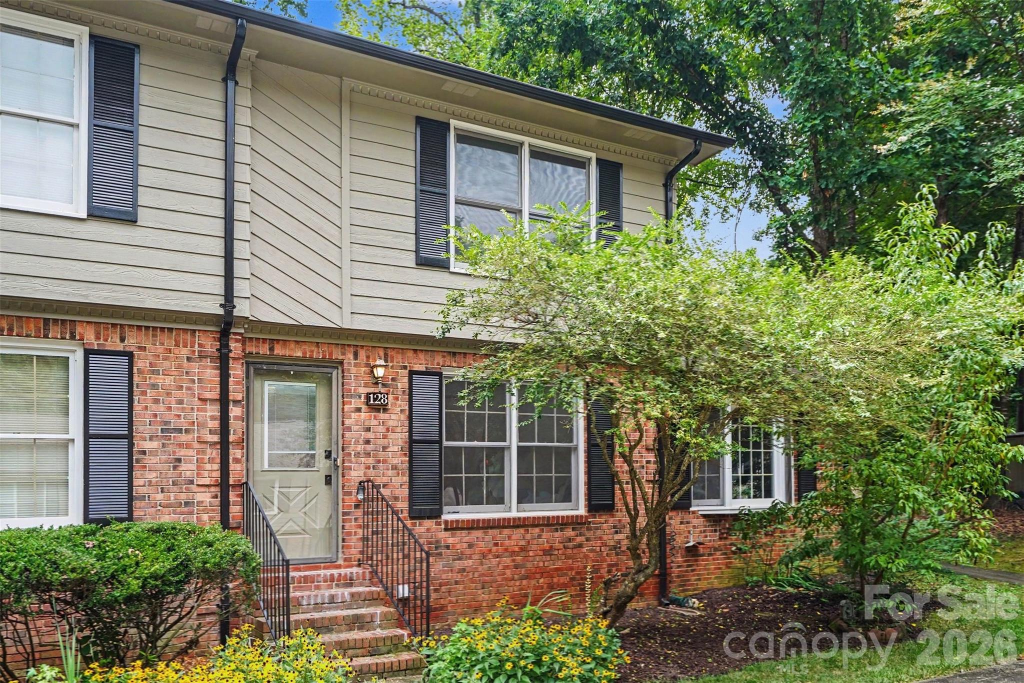 128 Ashbrooke Drive Property Photo 1