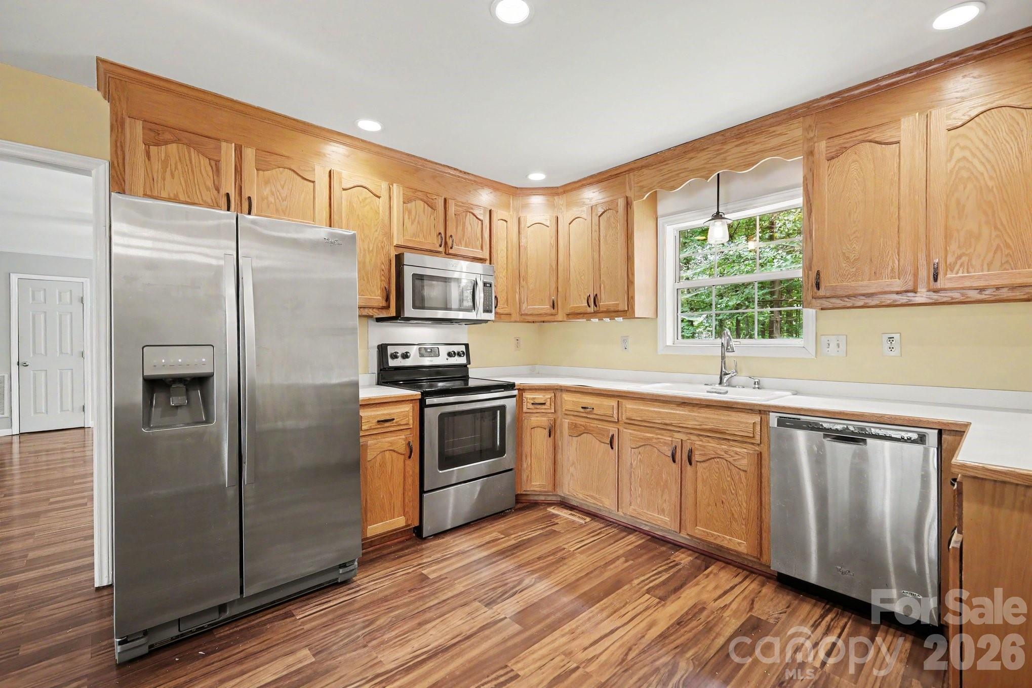 7944 Woodhill Cove Lane Property Photo 2