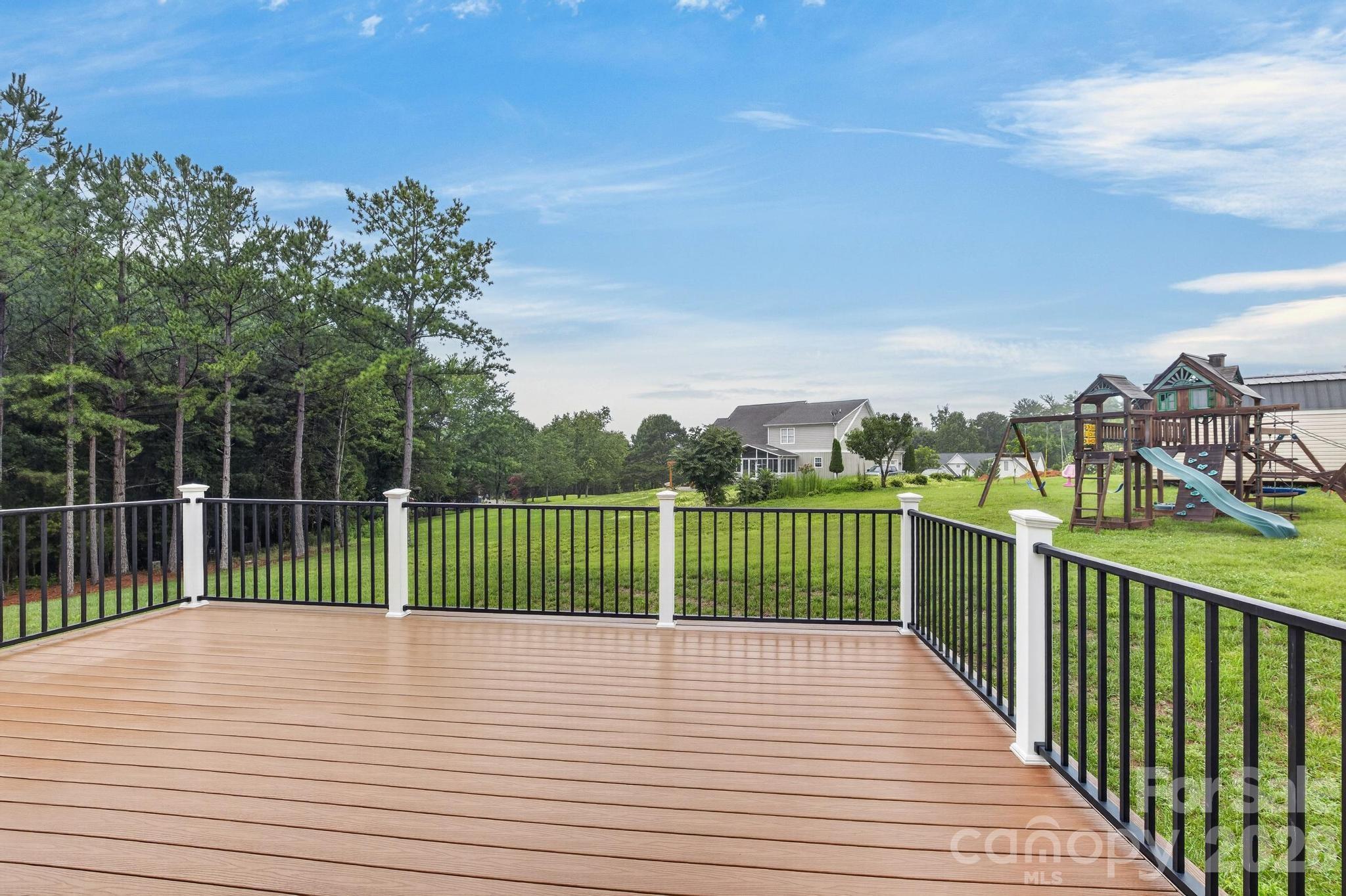 8 Waterford Court Property Photo 32