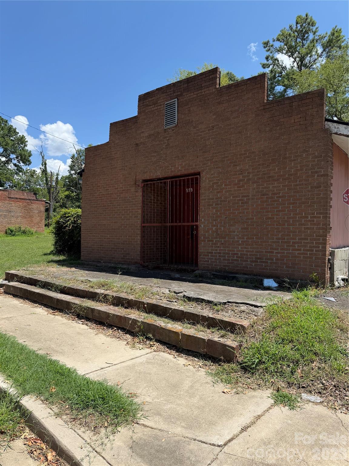 569 Pinckney Road Property Photo 2