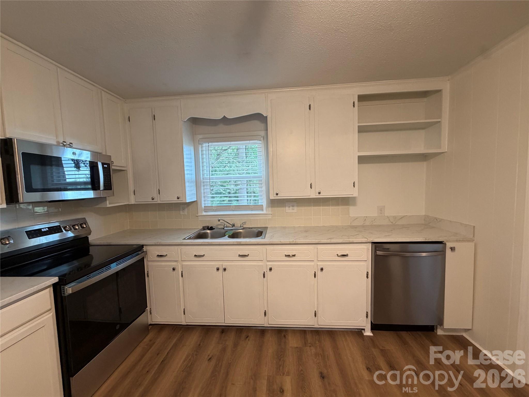 147 Crooked Lane Property Photo 8