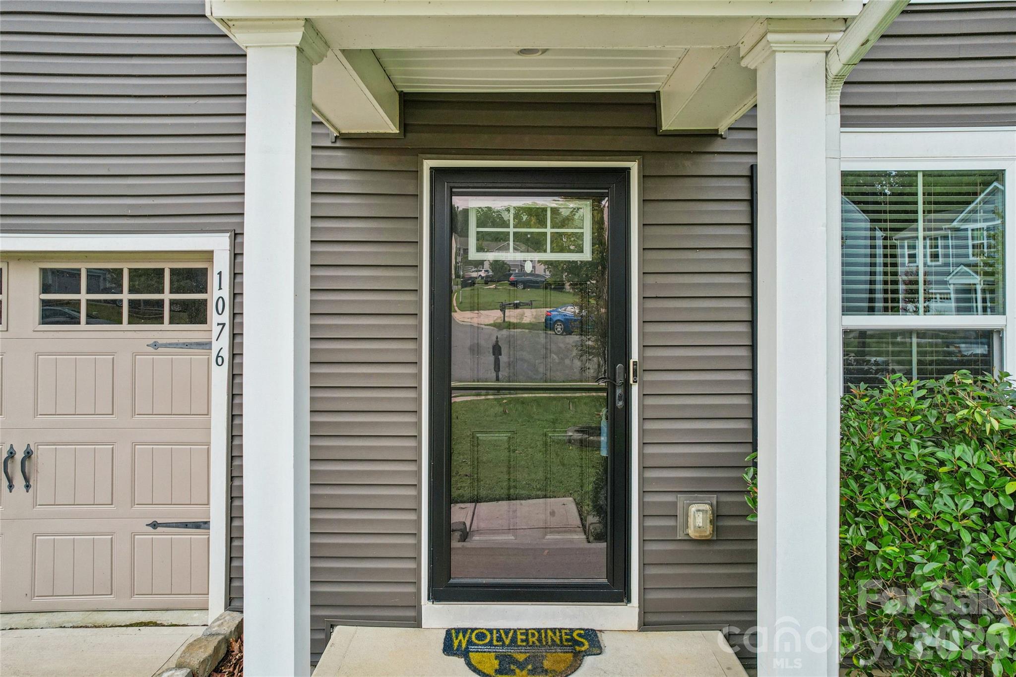 1076 Se Tangle Ridge Drive Property Photo 2