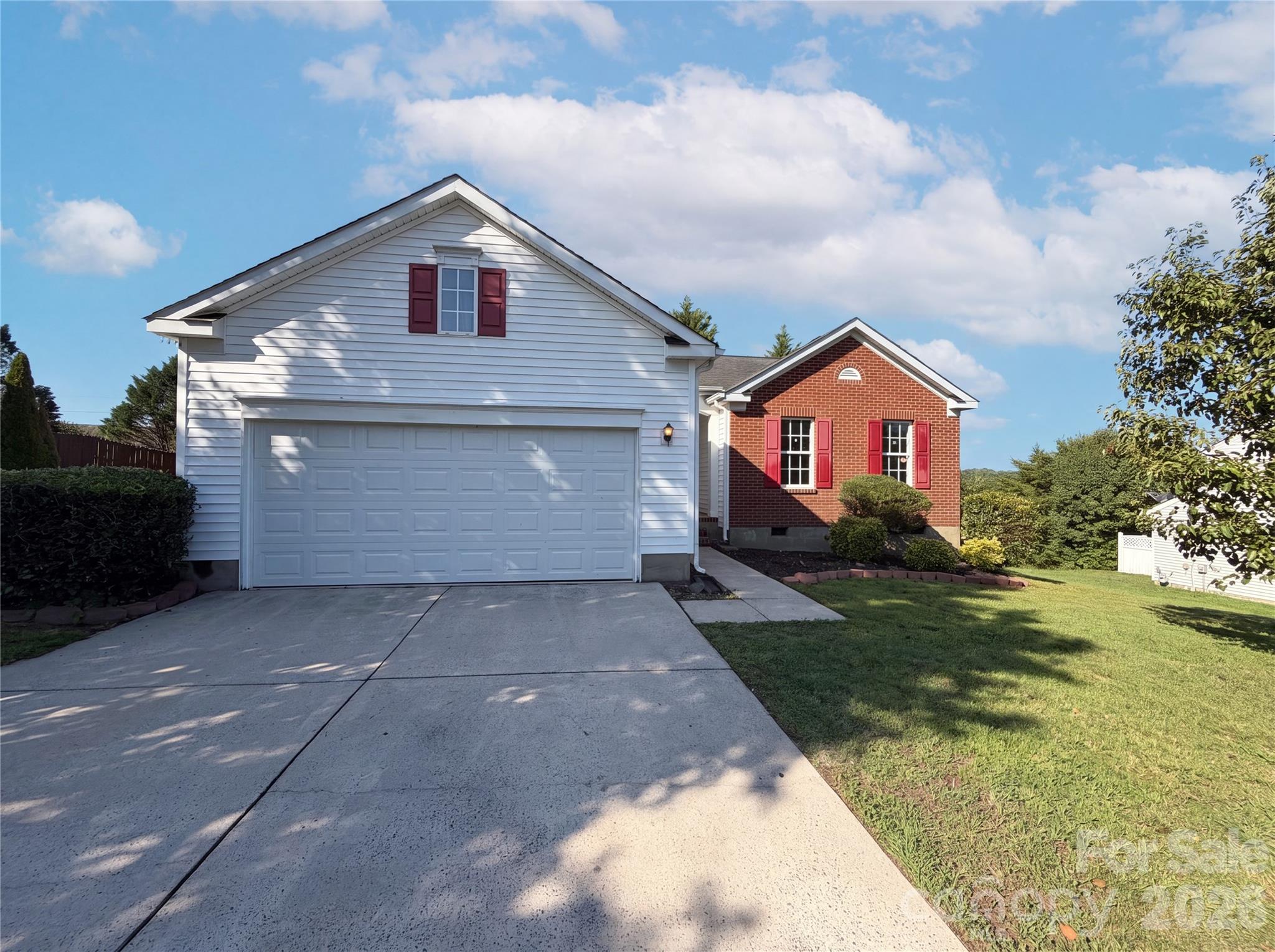 121 Brookstone Drive Property Photo 1
