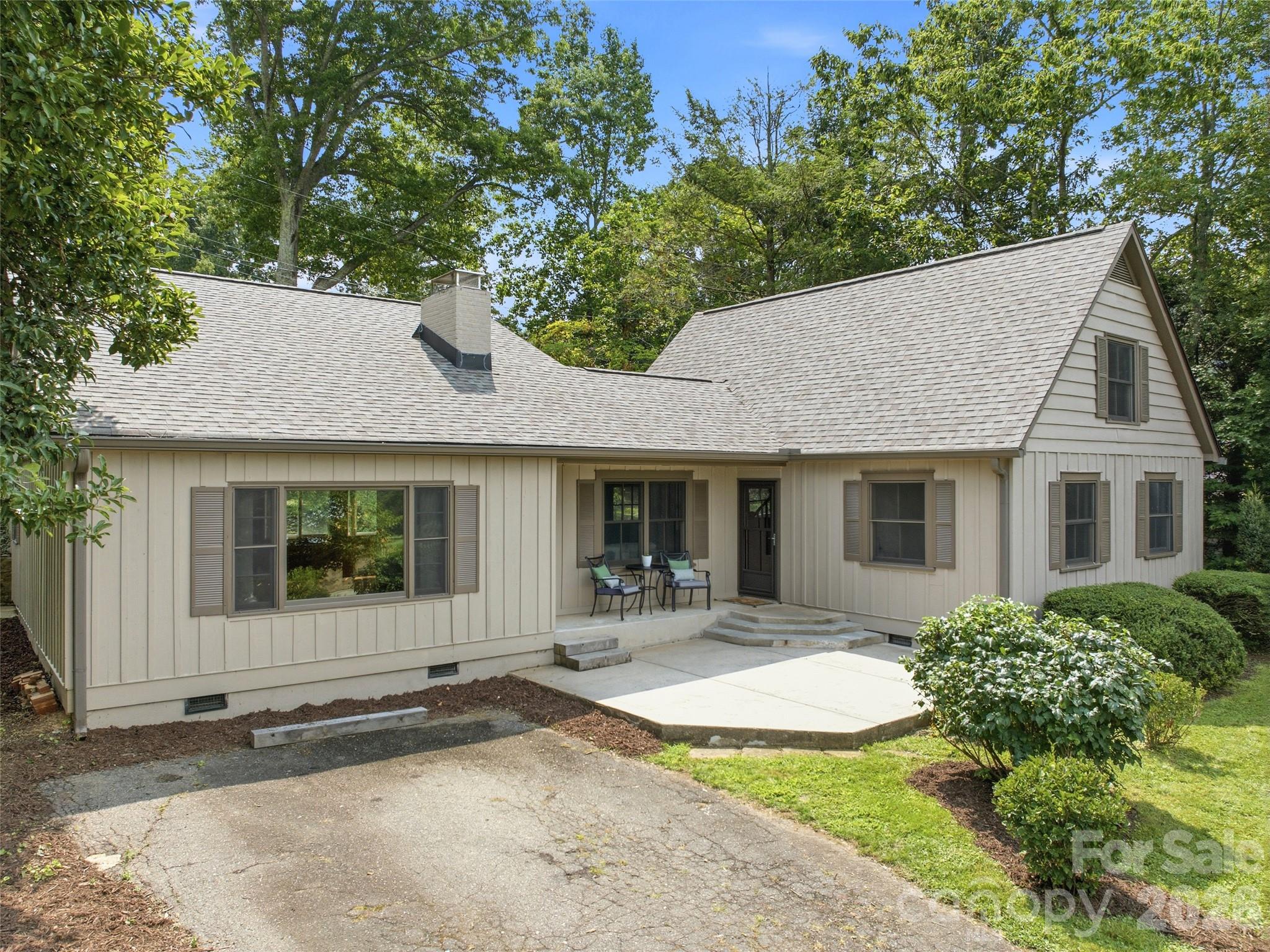 279 Longview Drive Property Photo 2