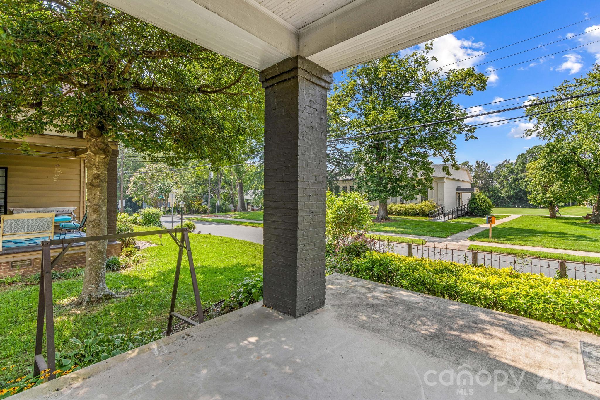 309 N Ellis Street Property Photo 6