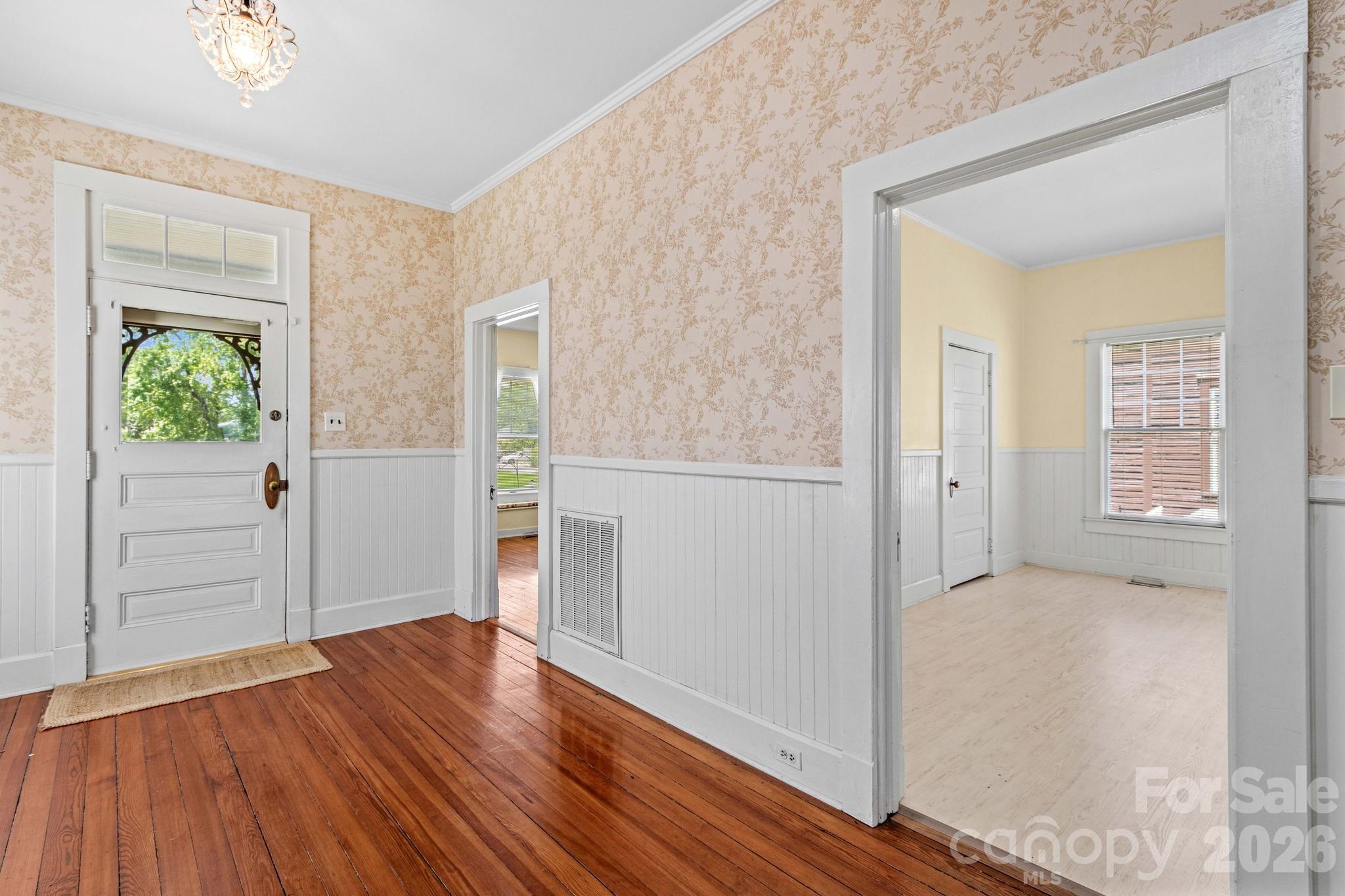 309 N Ellis Street Property Photo 8