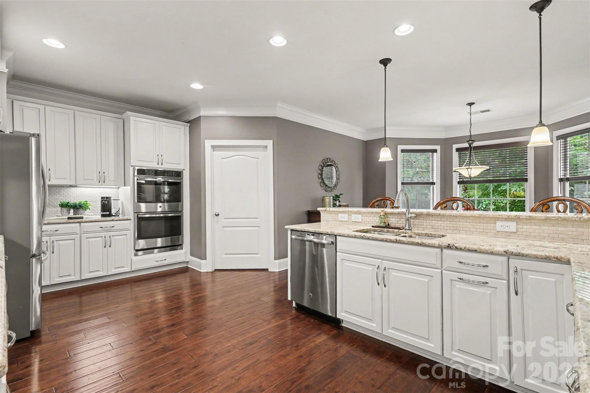 4004 Widgeon Way Property Photo 8