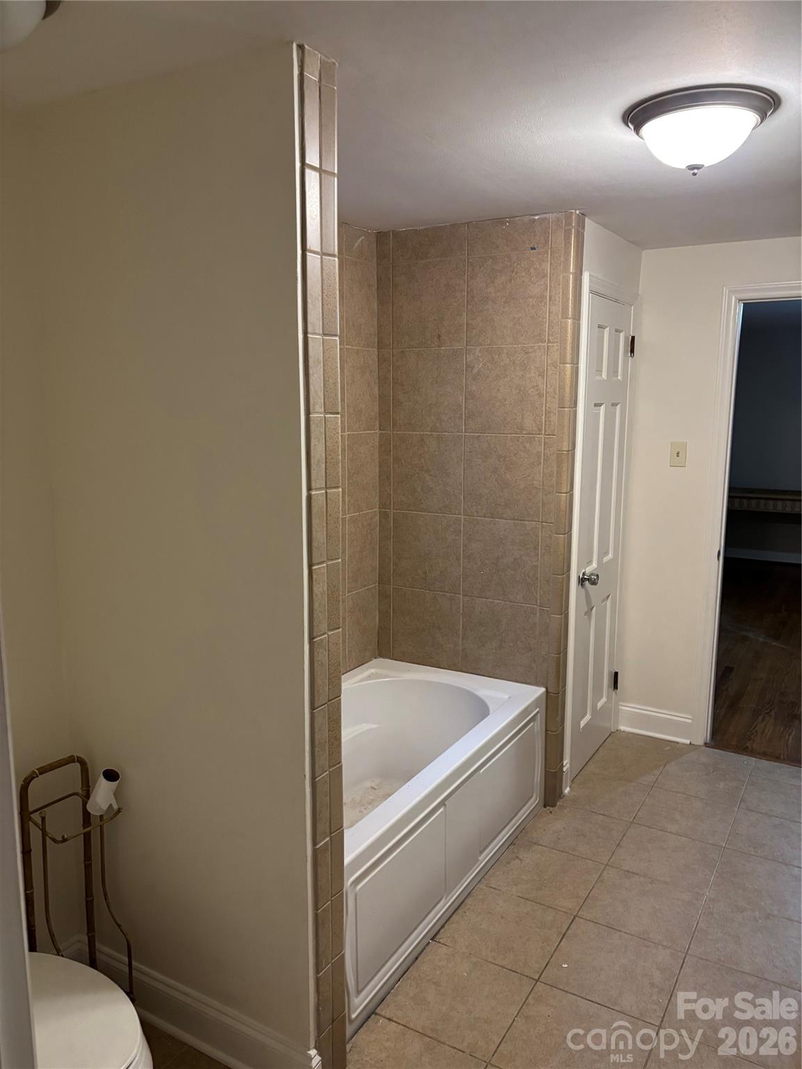 412 Brackenbury Lane Property Photo 13
