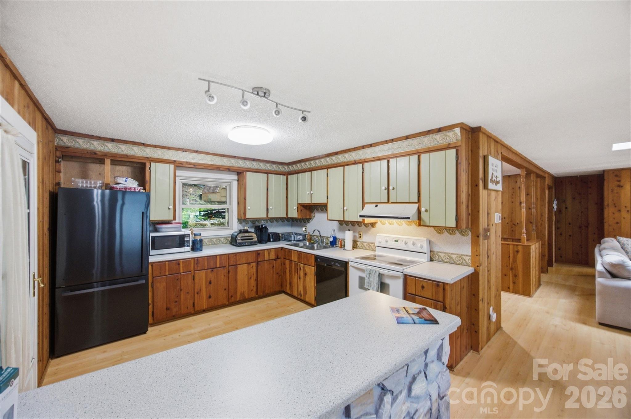 7016 Hyde Street Property Photo 8