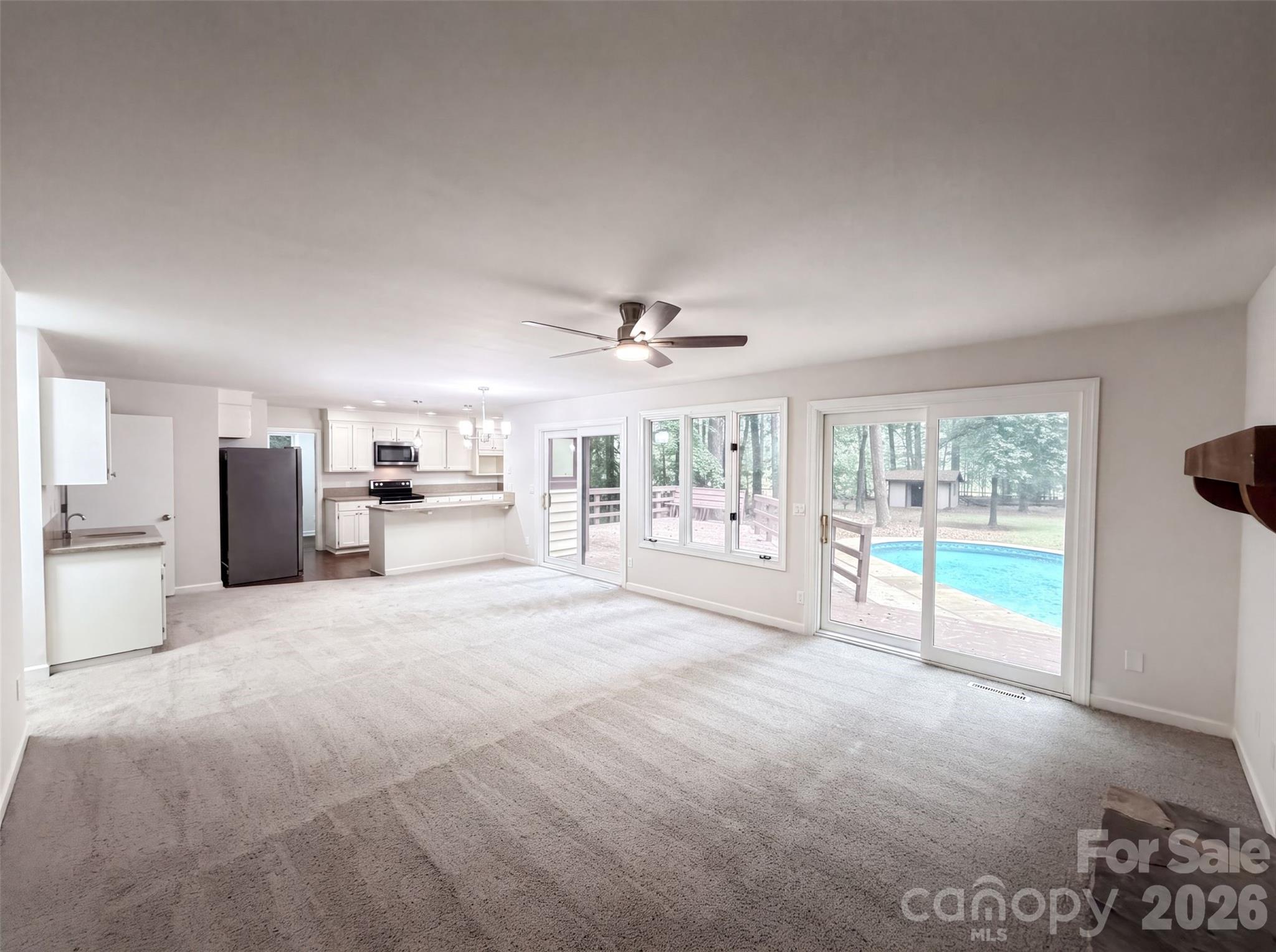 608 Amanda Drive Property Photo 3