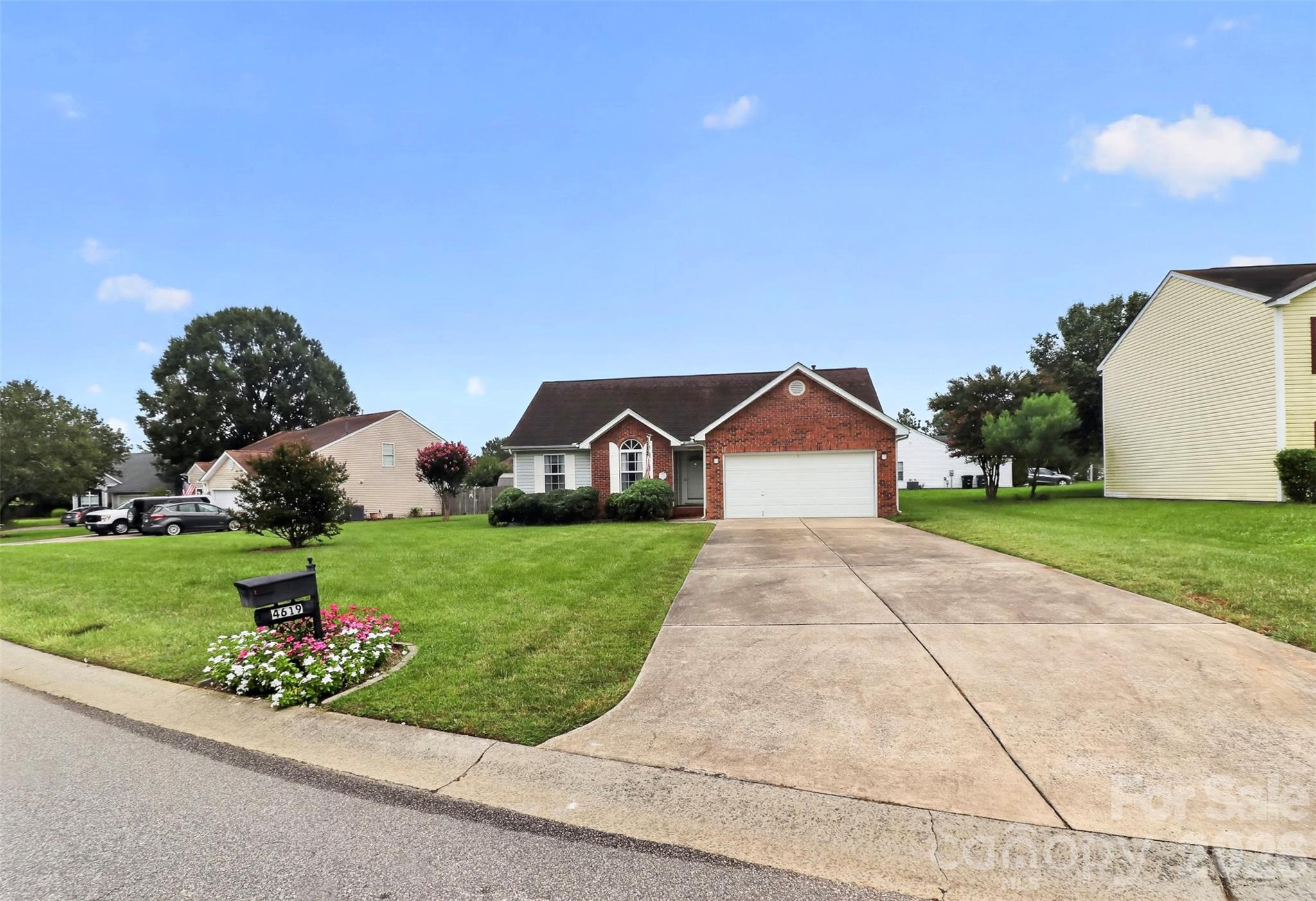 4619 Winterberry Lane Property Photo 3