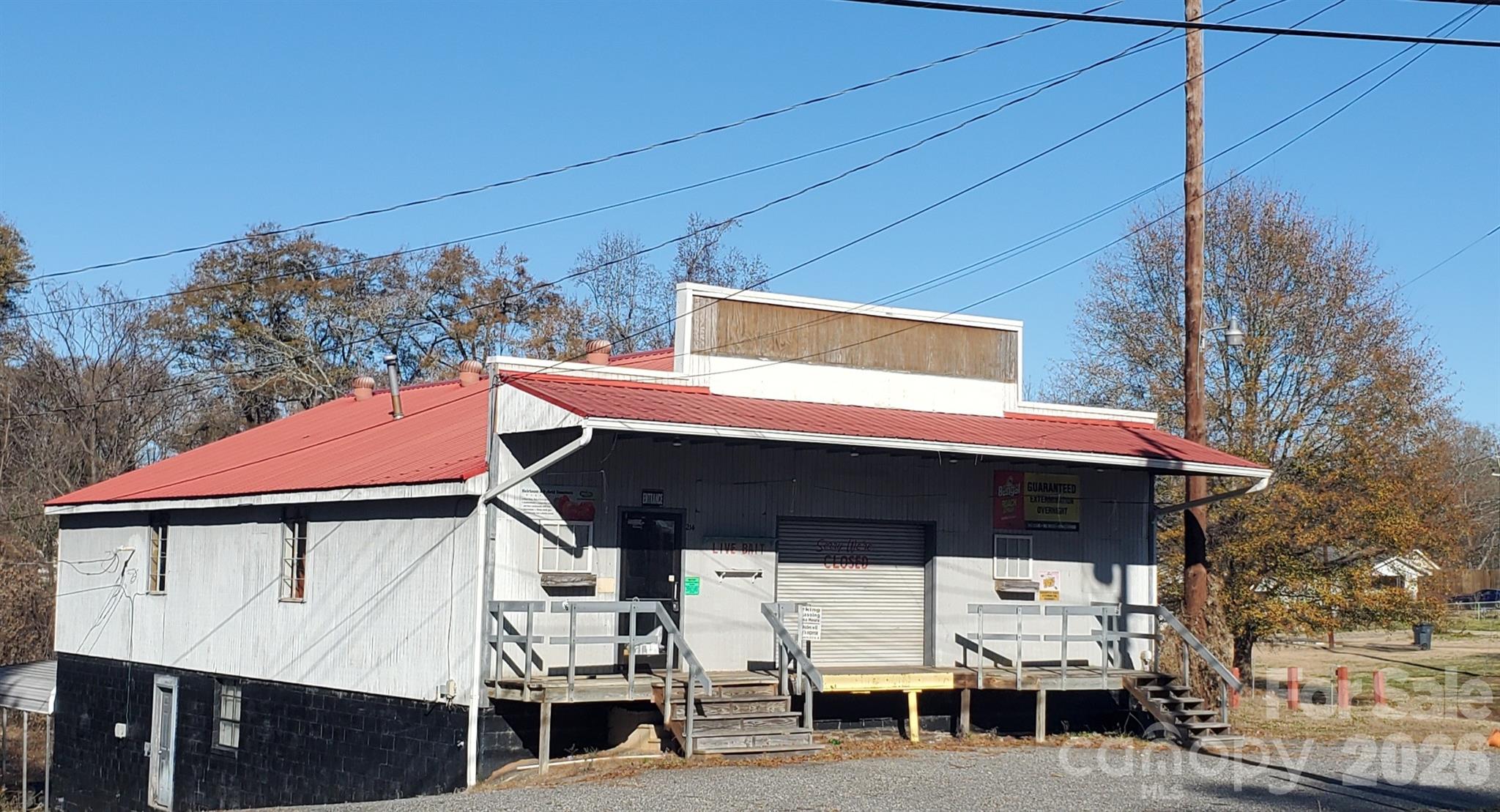214 E Trade Street Property Photo 1
