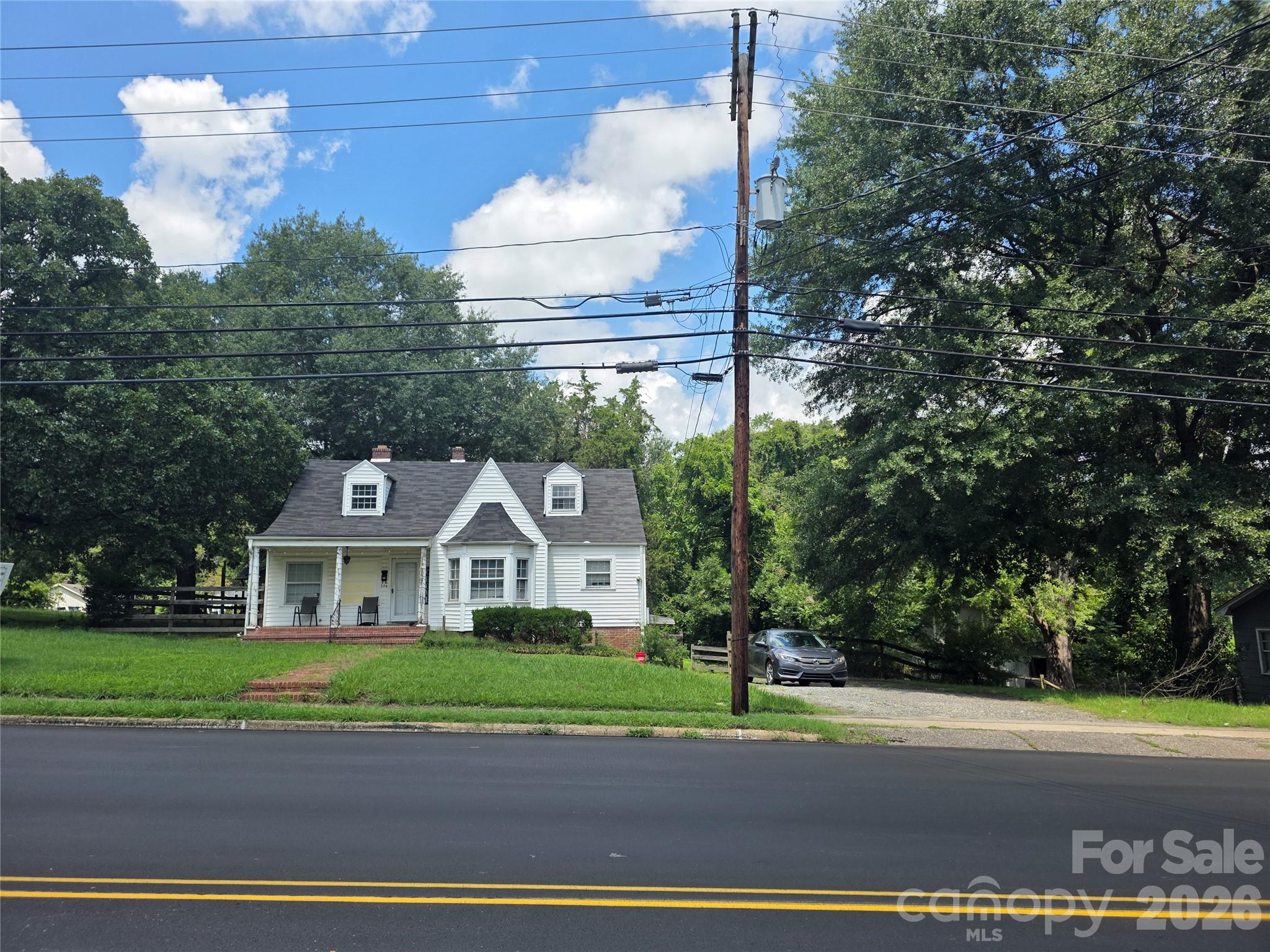 214 E Trade Street Property Photo 4