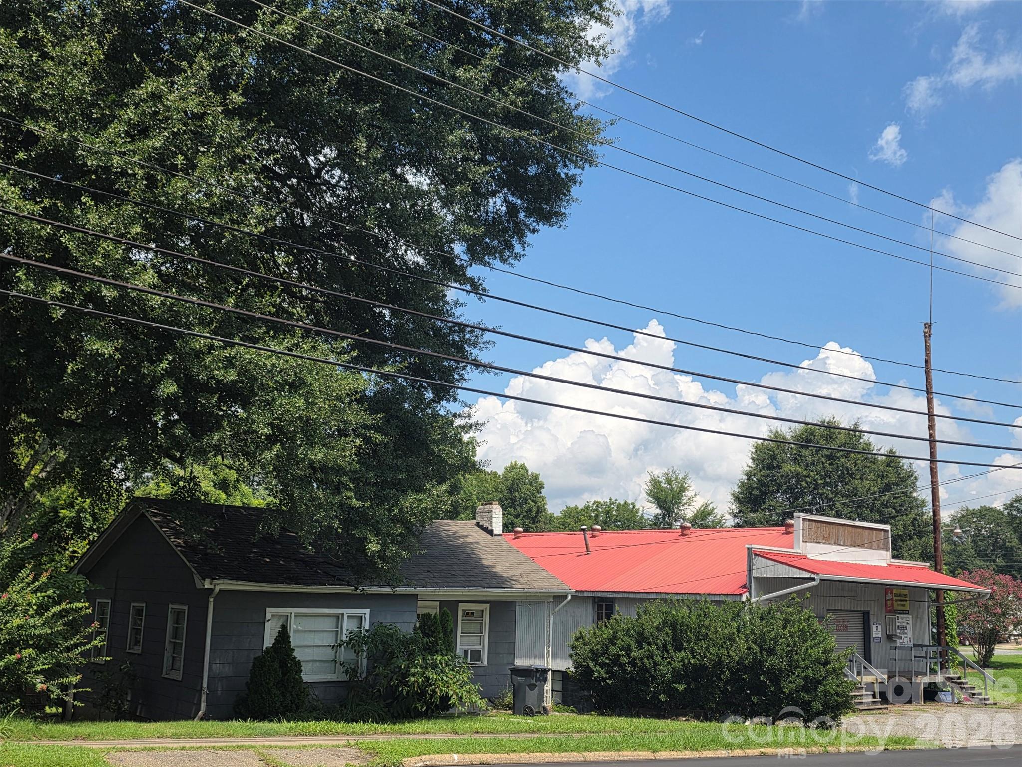 214 E Trade Street Property Photo 6